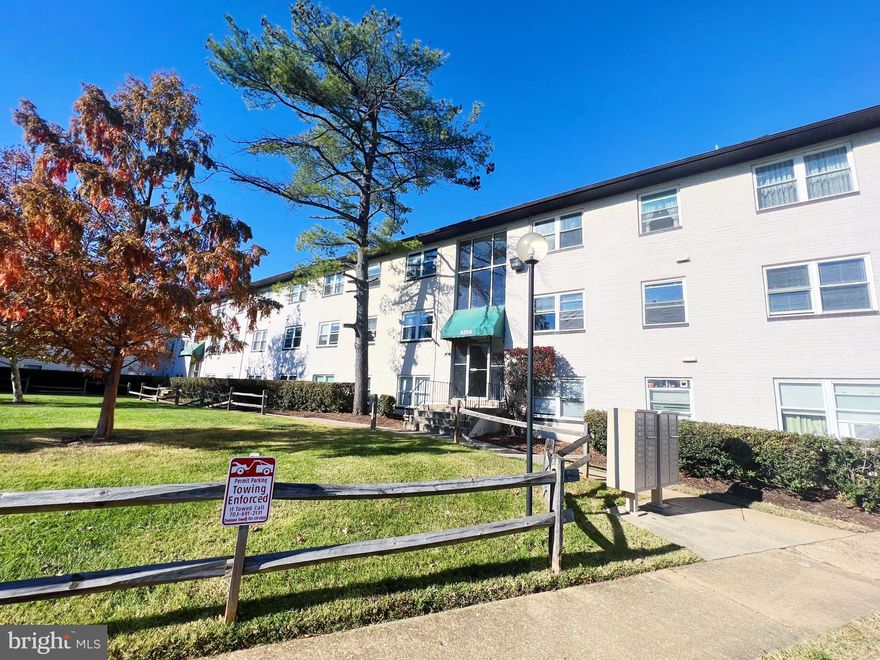 Great opportunity for investor or first time buyer! Move in ready condo with hardwood floors, updated bathroom, tons of natural light and a balcony that looks over the playground. Storage unit and parking are included. All utilities except for cable/internet are included in condo fees. Only service pets are allowed per condo regulations. Close to Huntington Metro,  Old Town Alexandria, Historic Mount Vernon, Fairfax County Parkway, Reagan National Airport, Washington, DC, The National Harbor, Shopping, Schools, Restaurants, and Theaters.