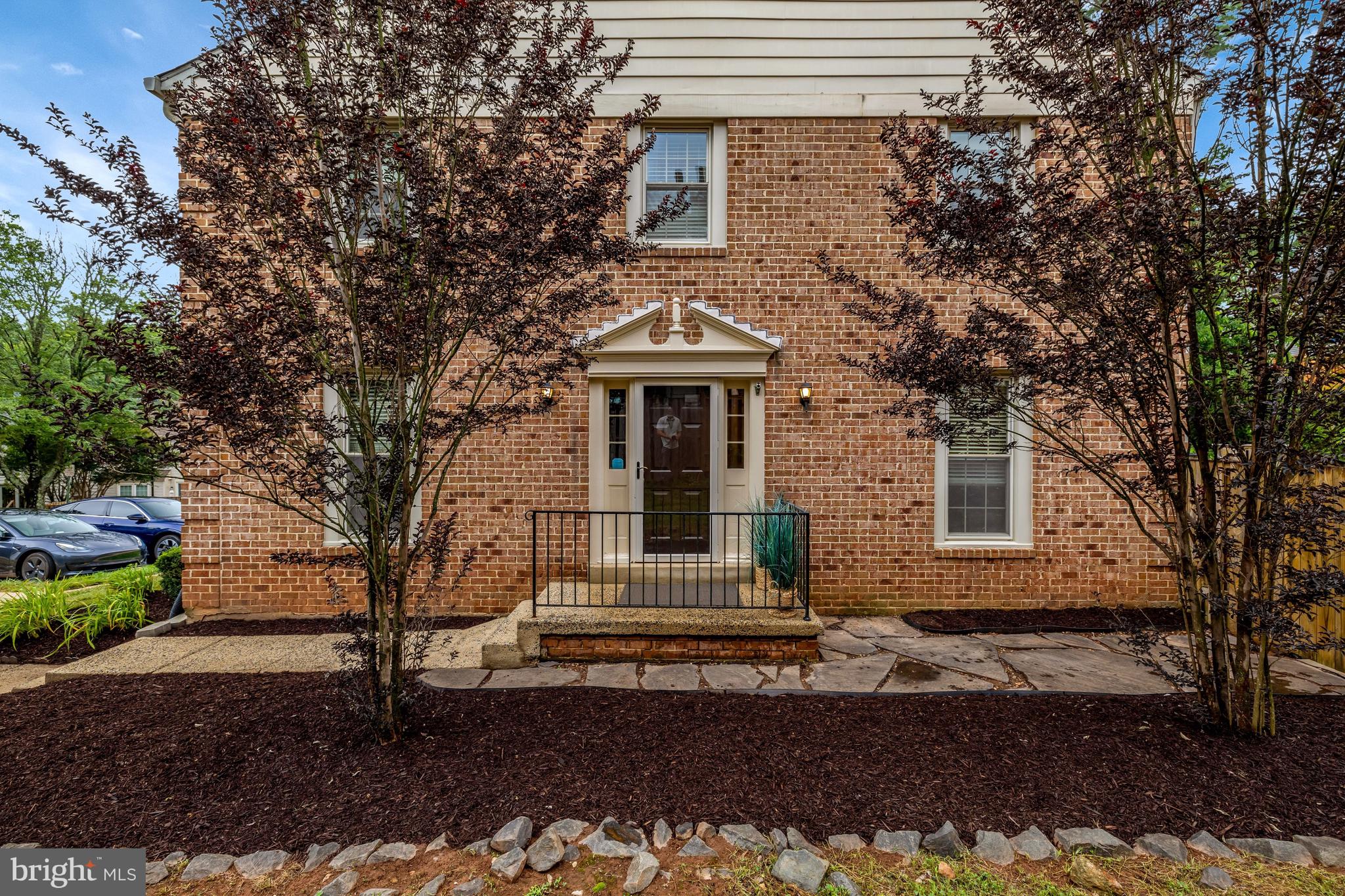 5720 CROWNLEIGH COURT