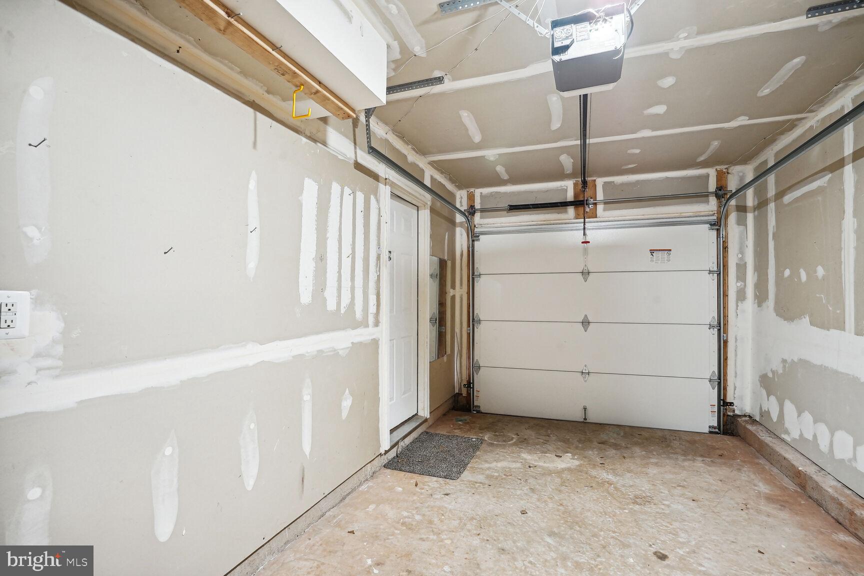 BLOOMS MILL - Residential Lease