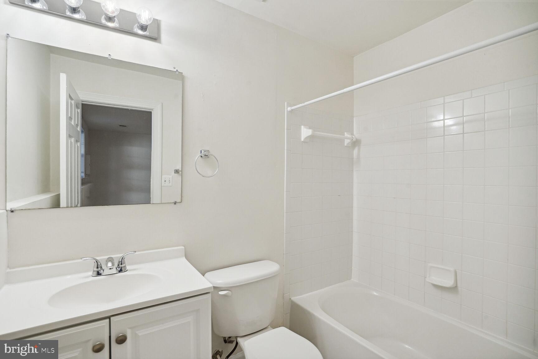 BLOOMS MILL - Residential Lease