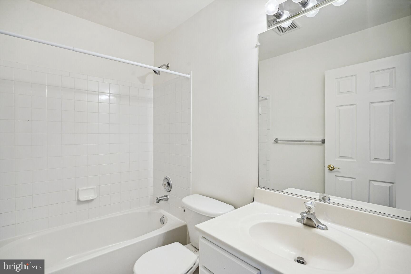 BLOOMS MILL - Residential Lease