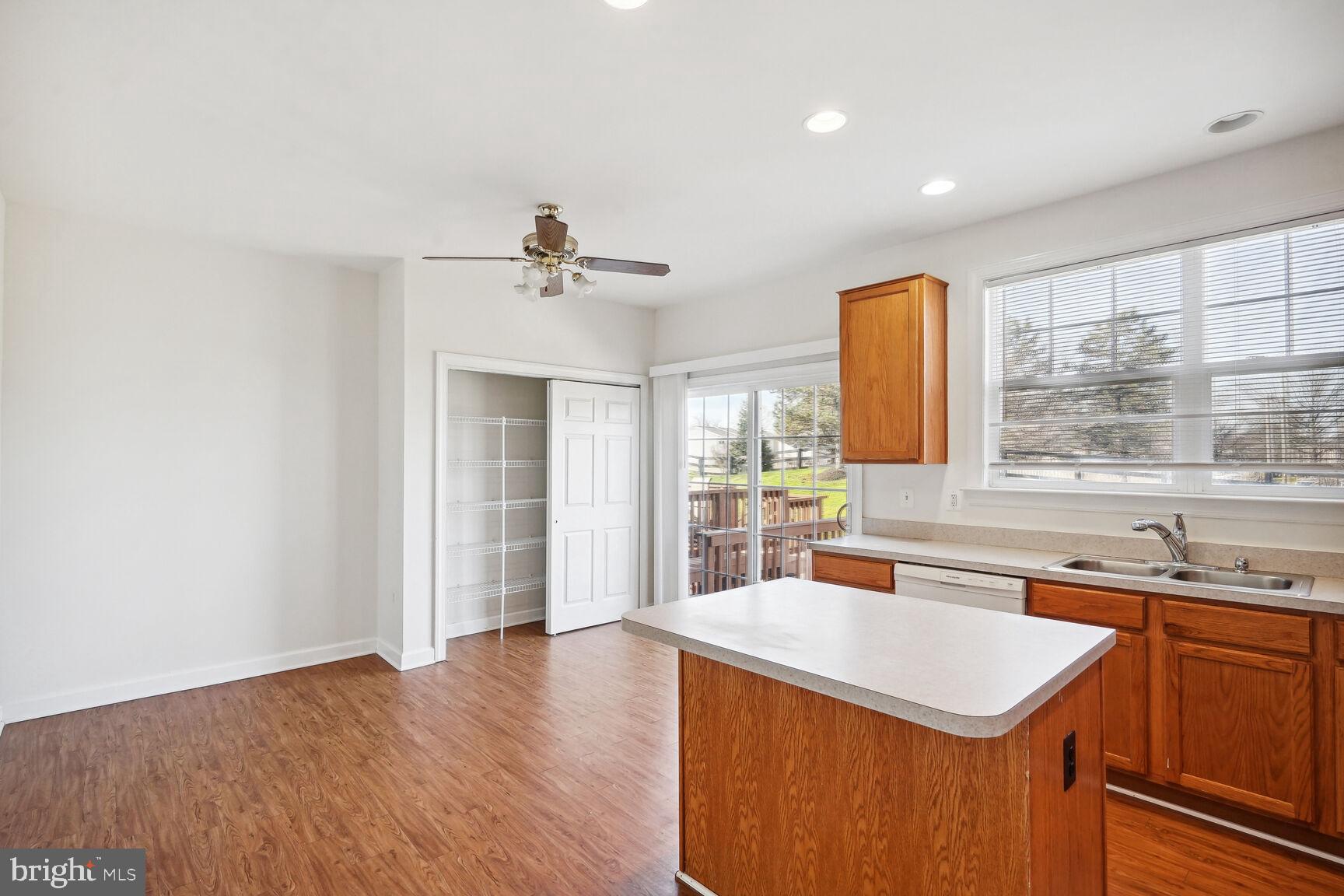 BLOOMS MILL - Residential Lease