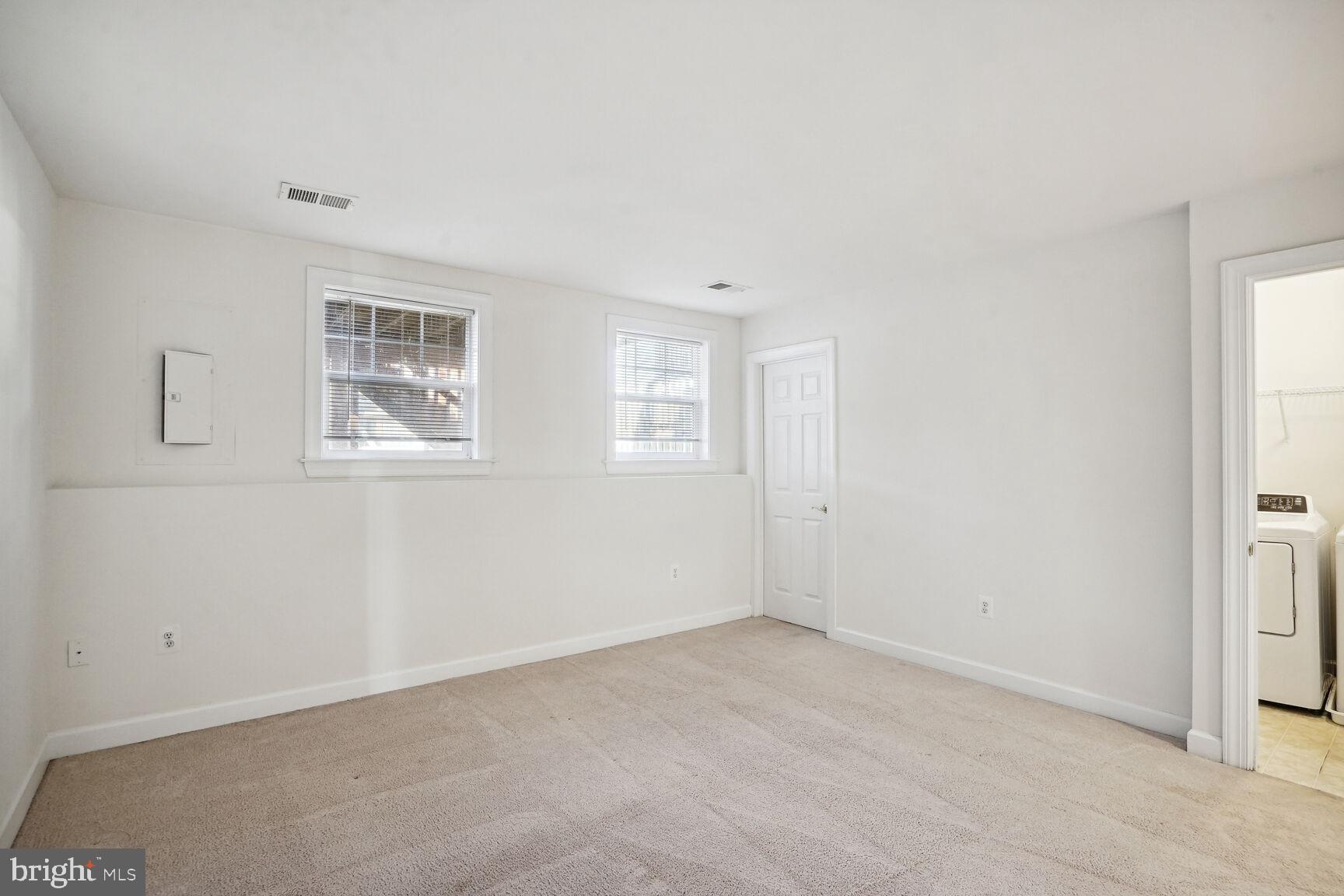 BLOOMS MILL - Residential Lease