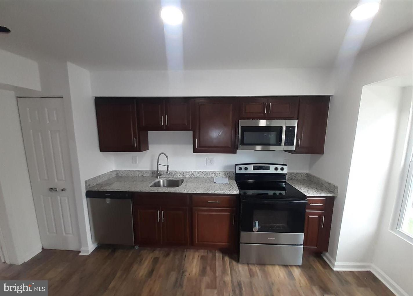 10 PRESTWICK SQUARE