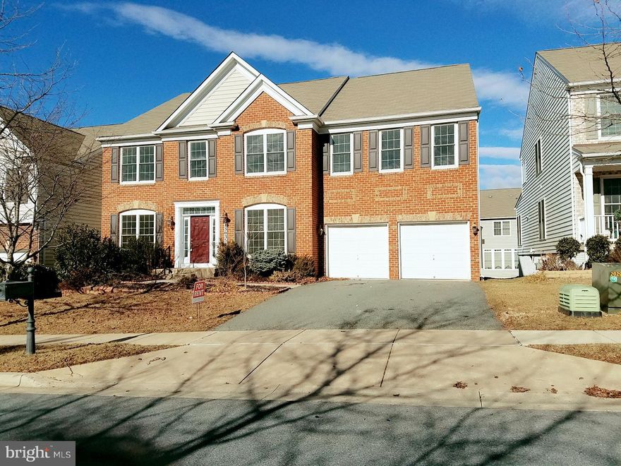 Lowest rent in the area! Stunning 4 BR, 3.5 BA single house. Over 4000 sqft on upper two levels. Formal living and dining. Library. Huge family room w/ fireplace. Kitchen w/ large sunroom/breakfast expansion. Luxury master BR w/ large sitting room, bookcase, and two-sided fireplace. Master BA w/ tub & sep shower. Fresh paint. Deep cleaned carpets. Close to I-270, shopping, and schools.