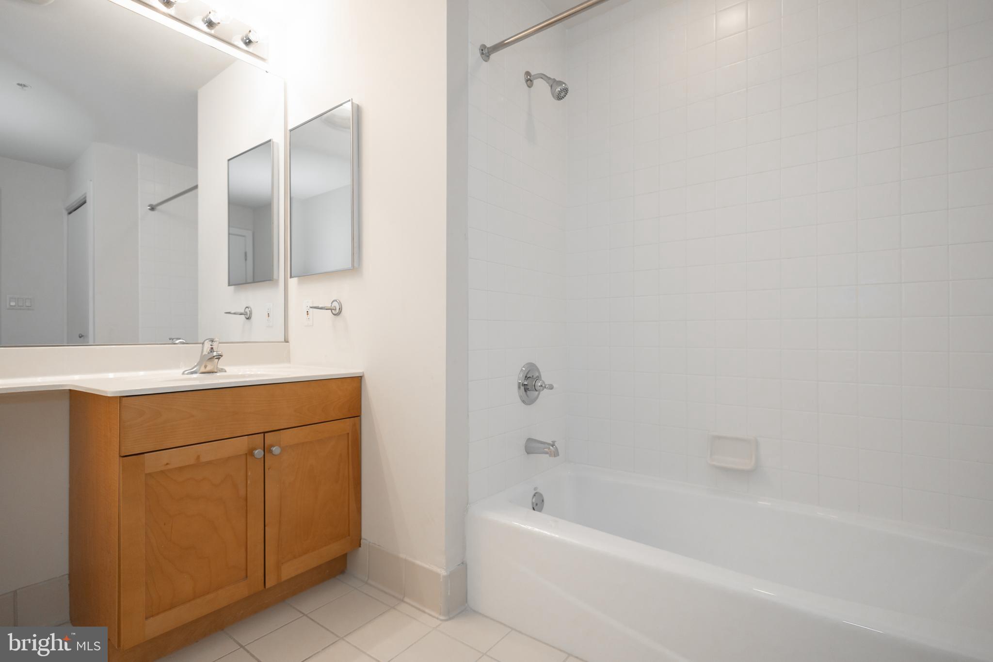 DOCKSIDE CONDOMINIUM - Residential