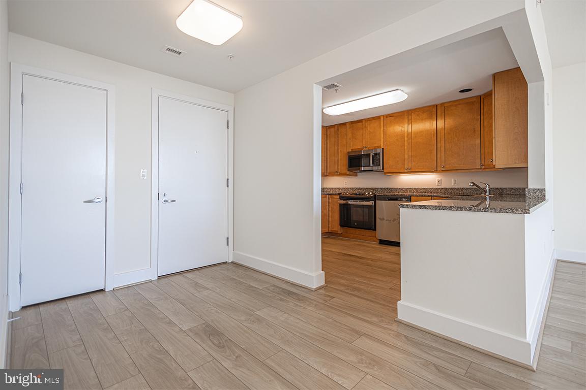 DOCKSIDE CONDOMINIUM - Residential