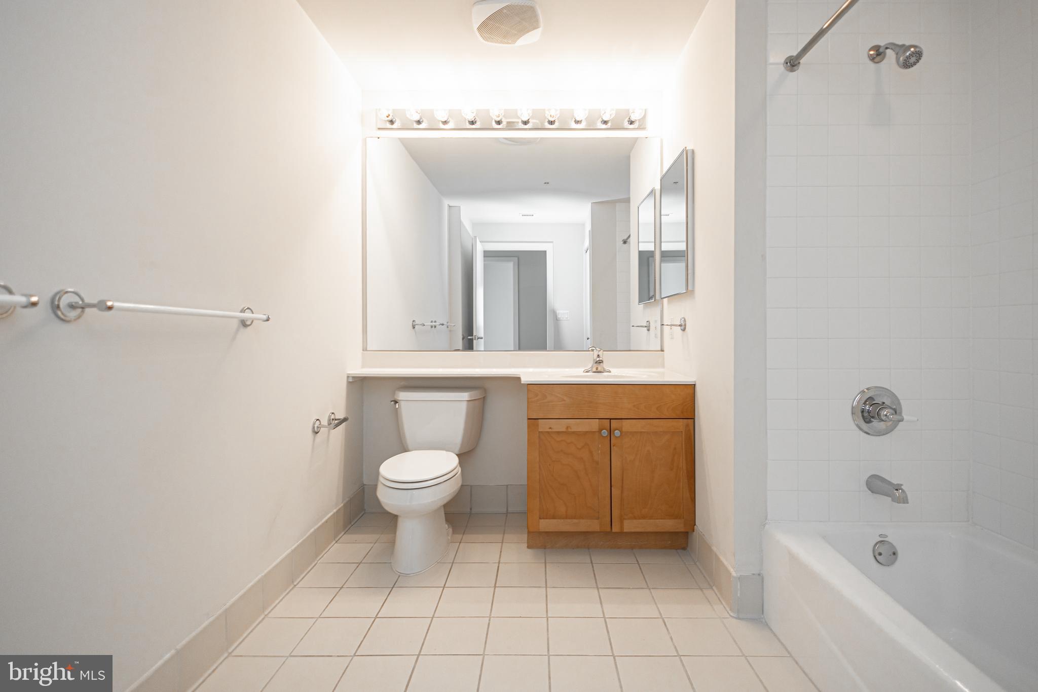 DOCKSIDE CONDOMINIUM - Residential