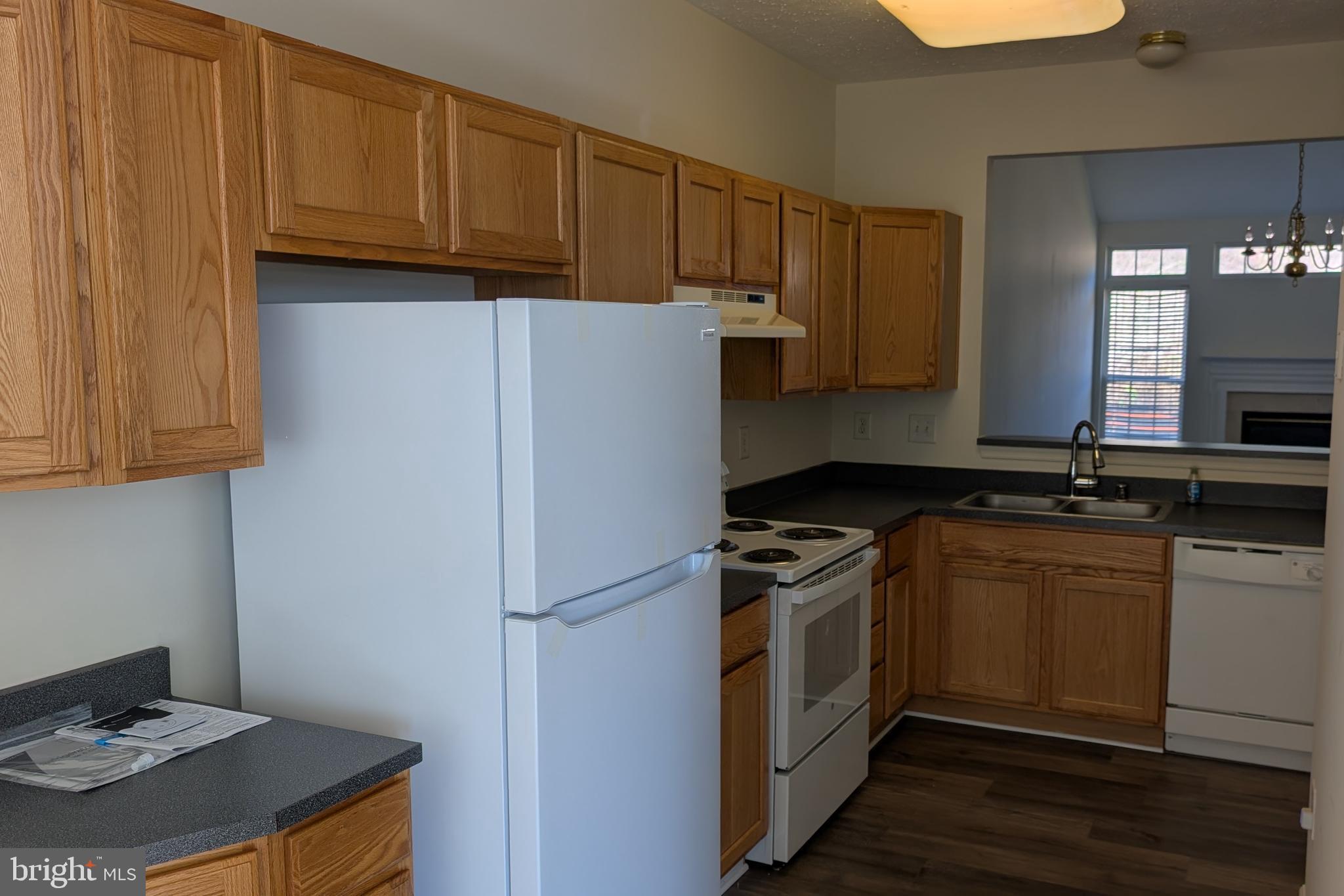 THE VILLAS AT HOLLYWOODS - Residential Lease