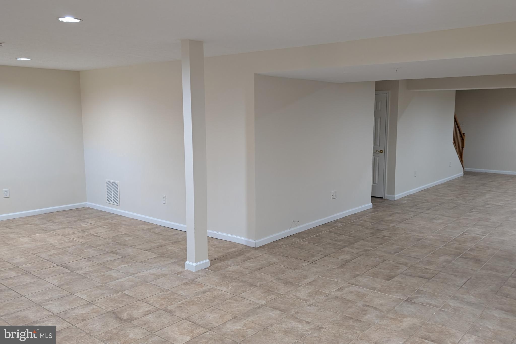 THE VILLAS AT HOLLYWOODS - Residential Lease