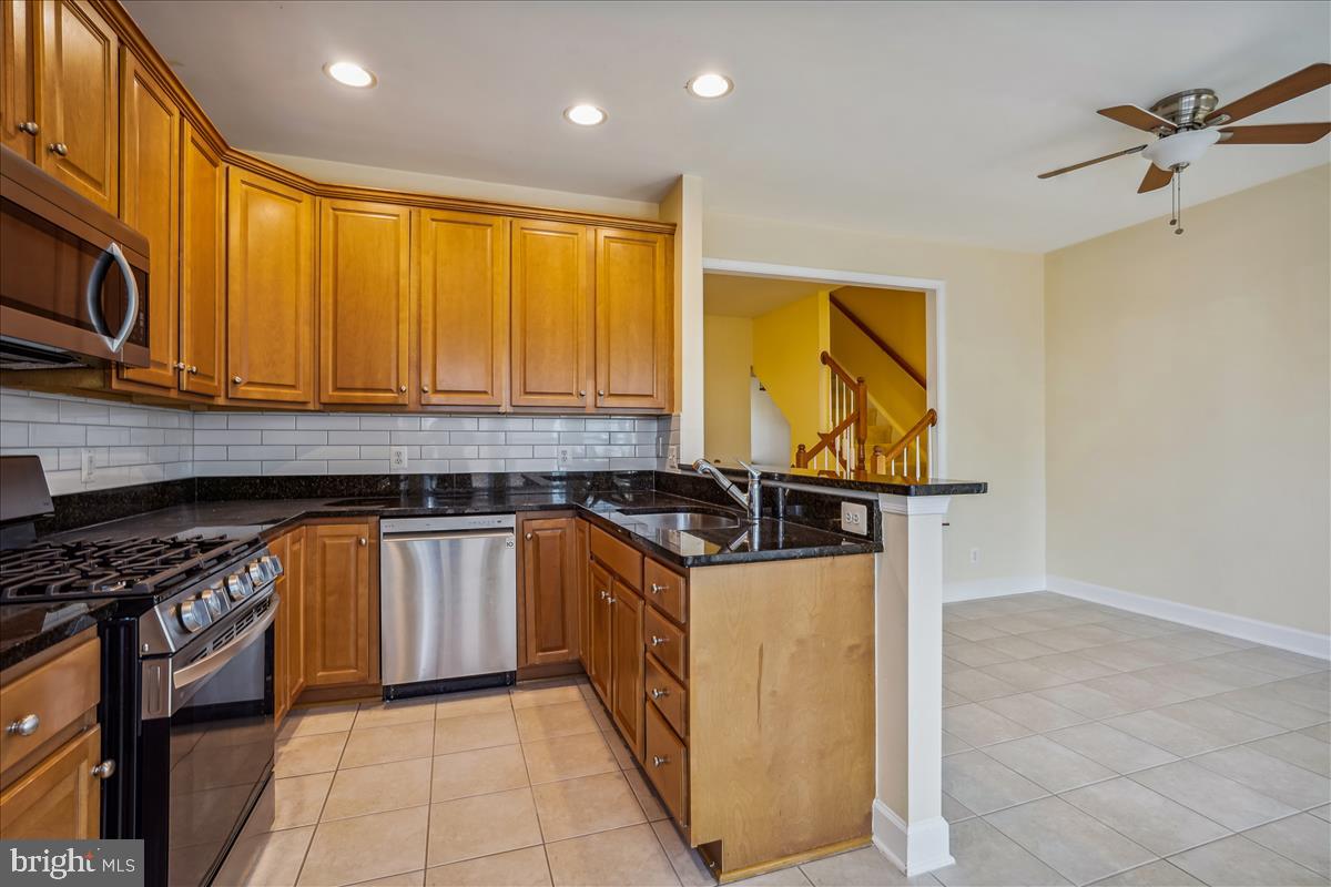 COPPERMINE CROSSING - Residential Lease