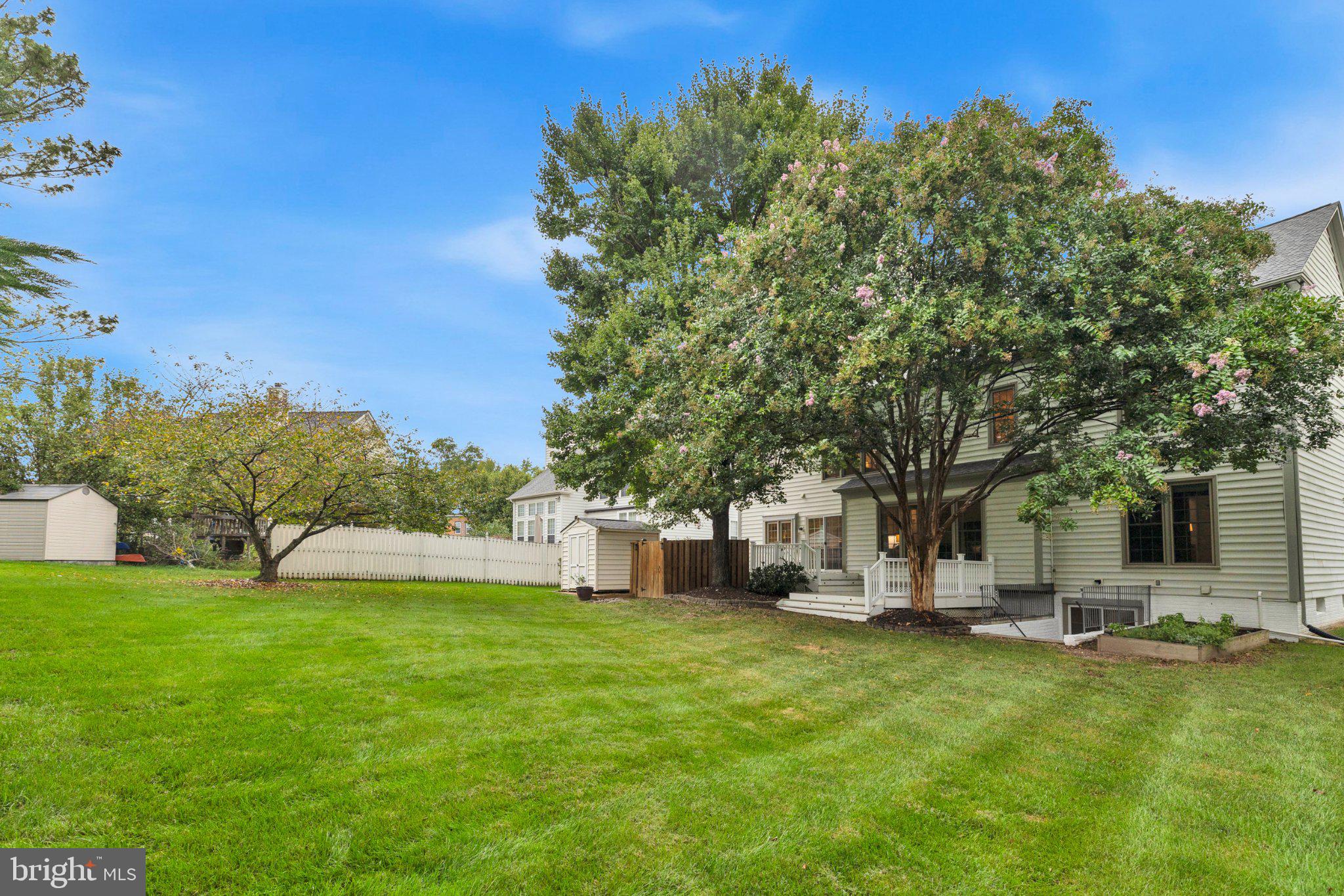 Search Homes 2 8622 LARKVIEW LANE