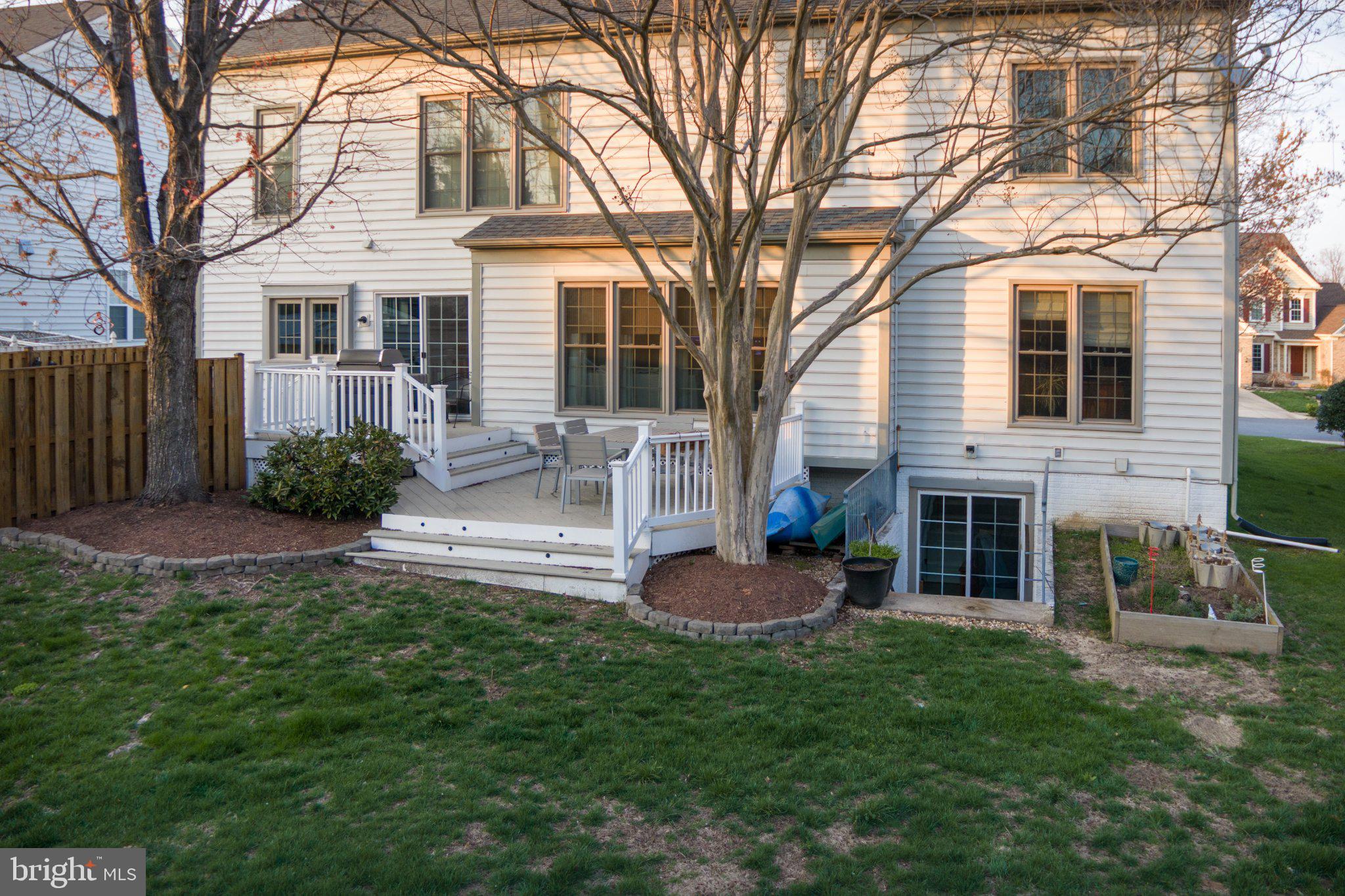 8622 LARKVIEW LANE