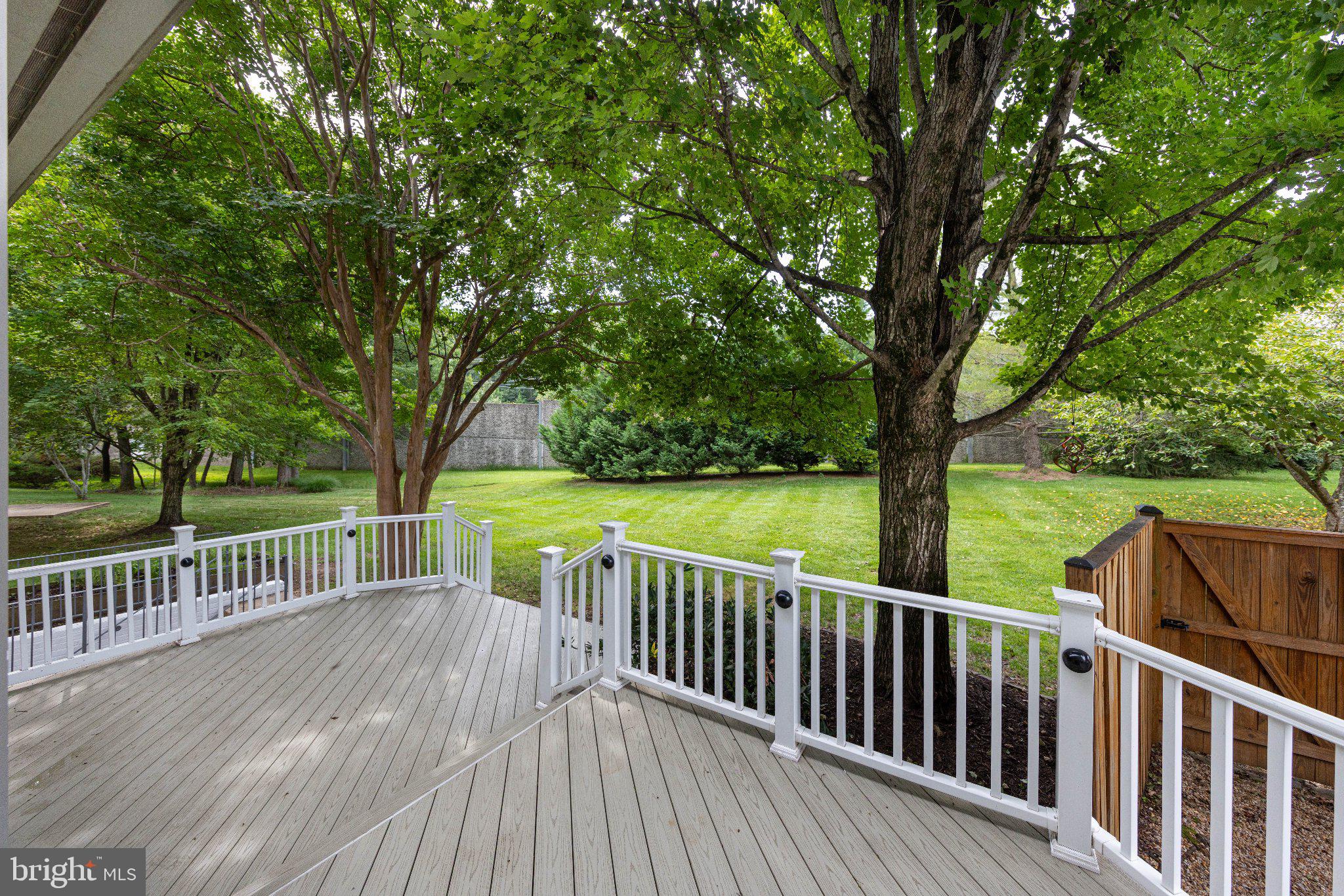 8622 LARKVIEW LANE