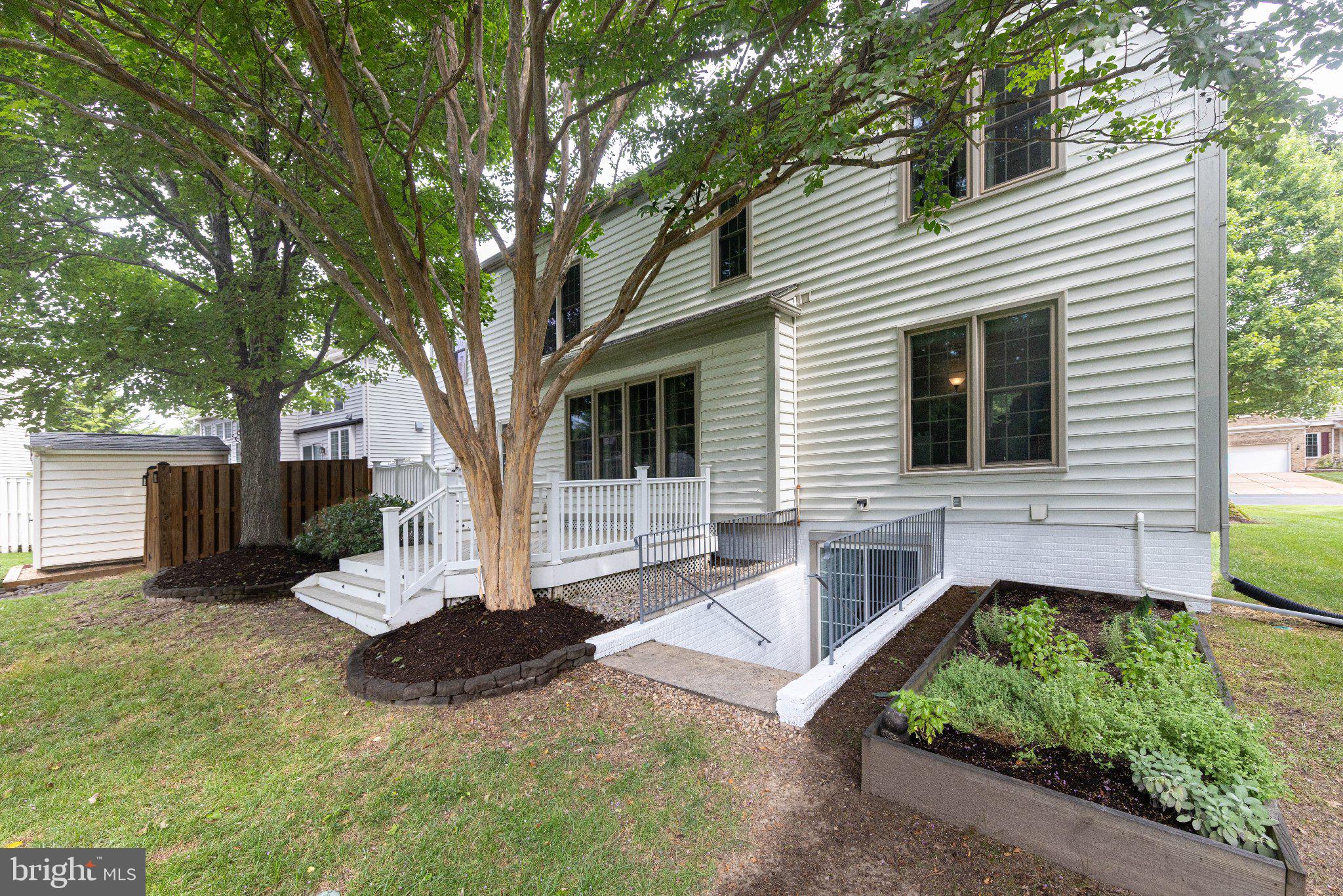 8622 LARKVIEW LANE