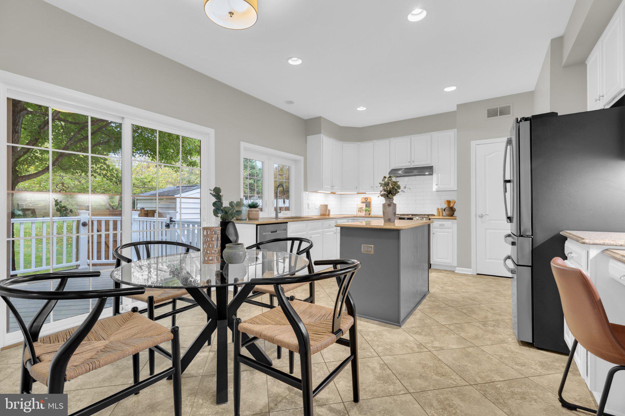 Search Homes 3 8622 LARKVIEW LANE