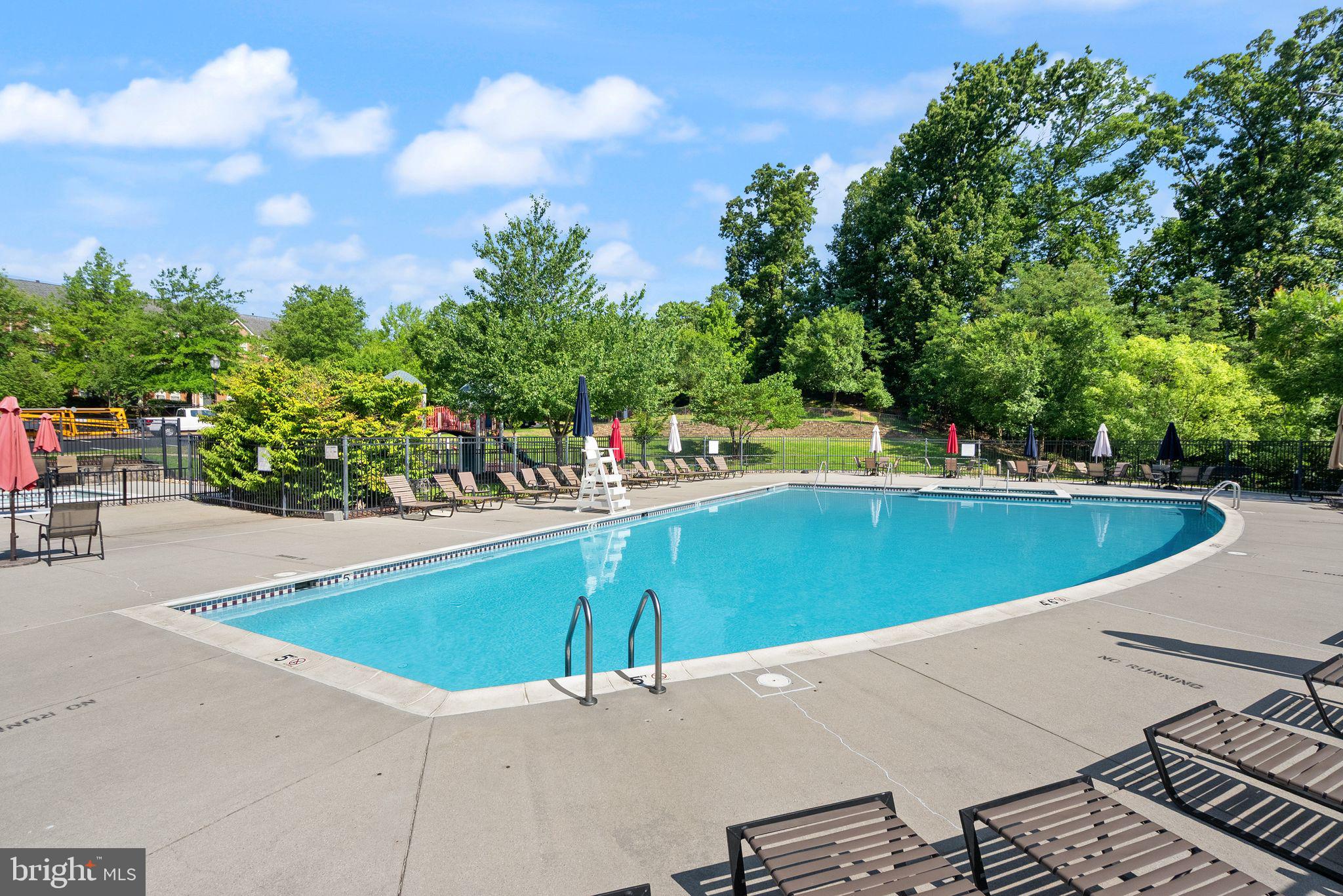 POTOMAC CLUB CONDOMINIUMS - Residential