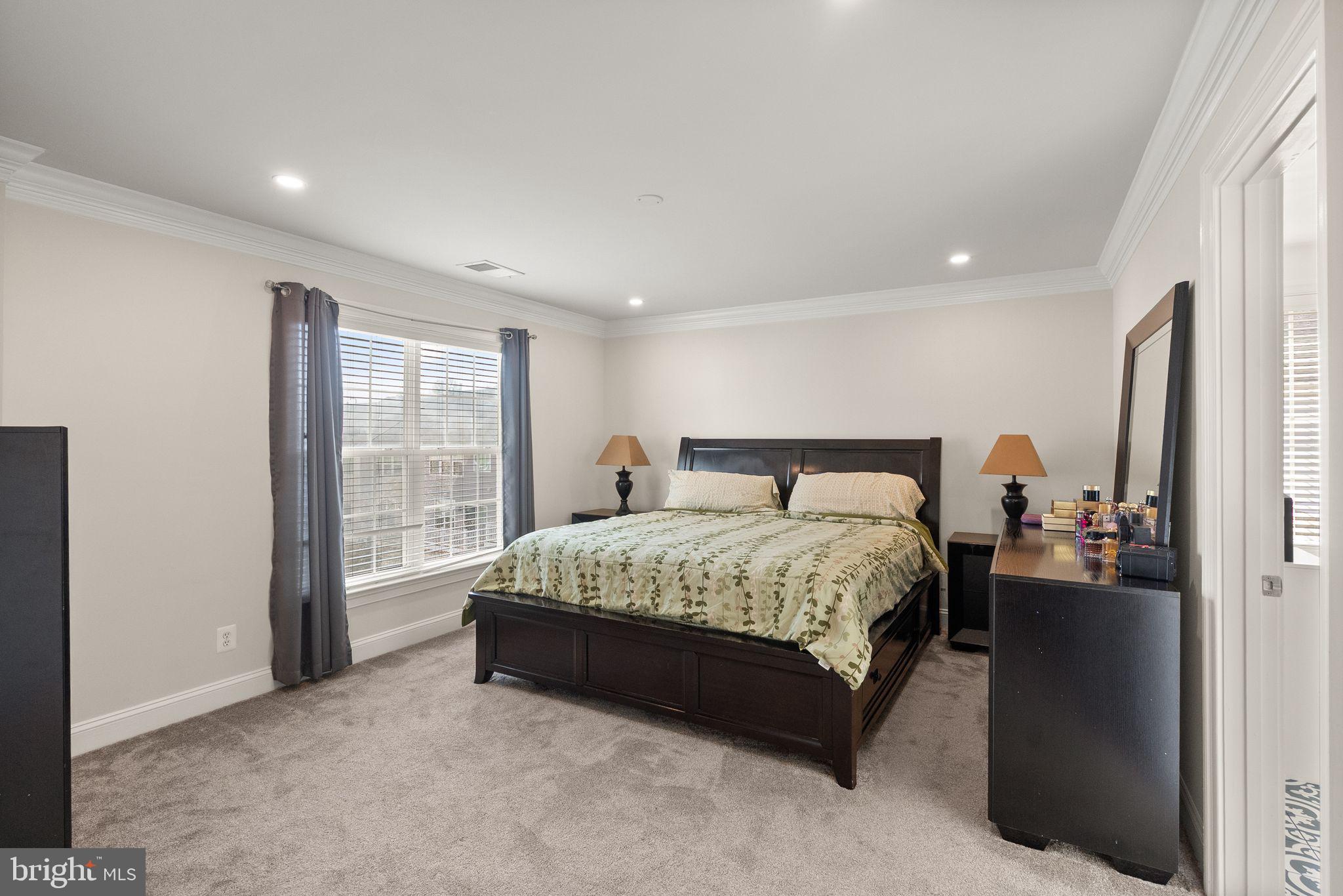 POTOMAC CLUB CONDOMINIUMS - Residential