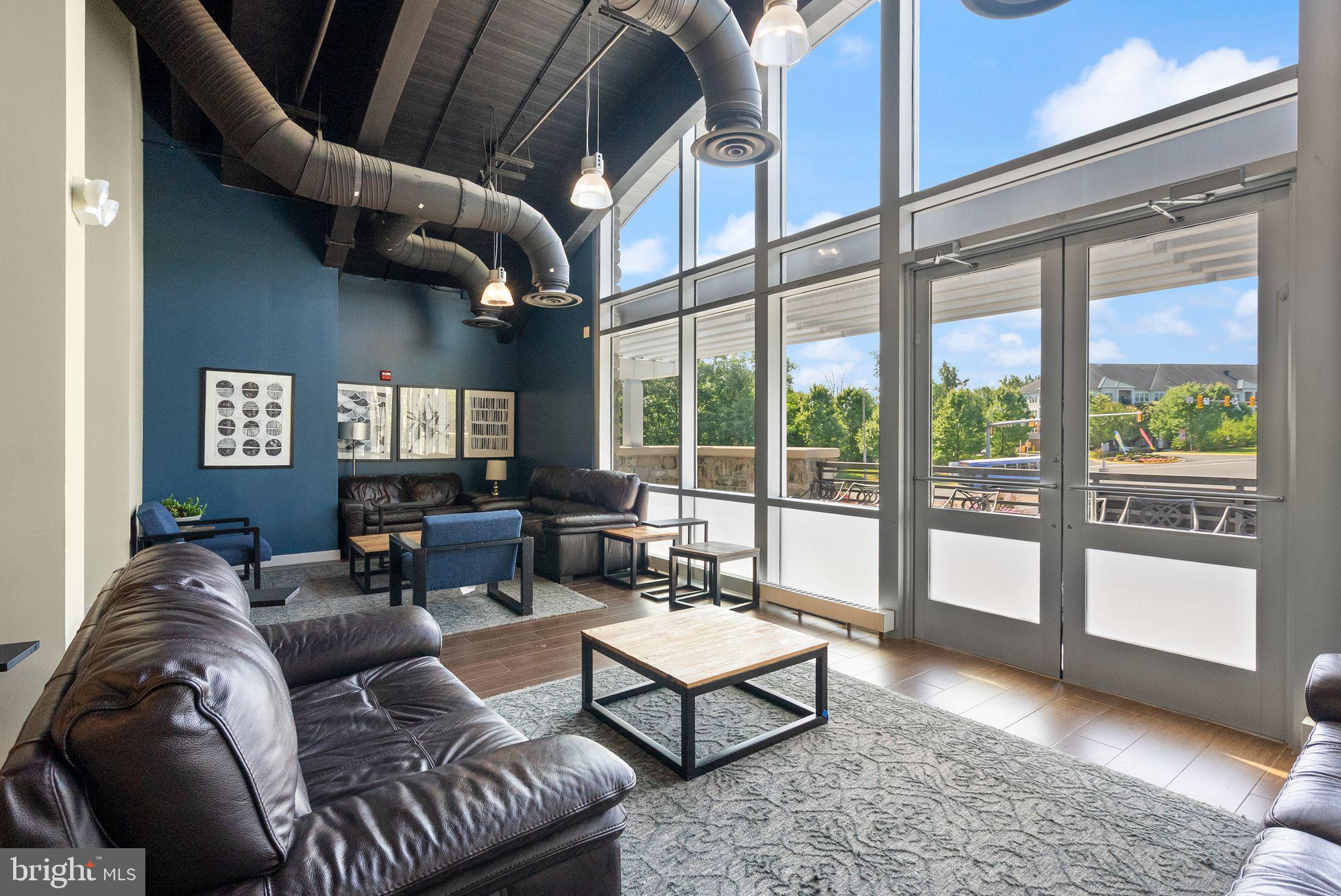 POTOMAC CLUB CONDOMINIUMS - Residential