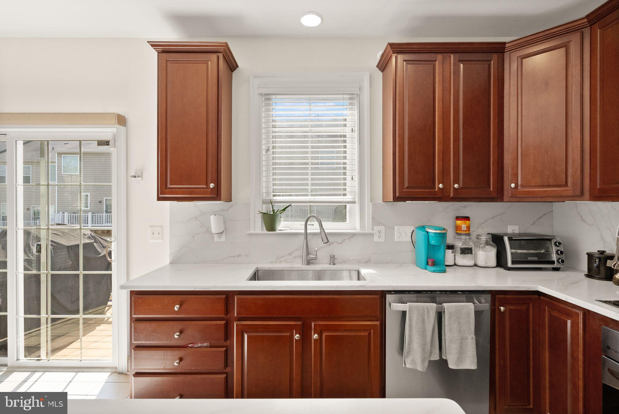 POTOMAC CLUB CONDOMINIUMS - Residential