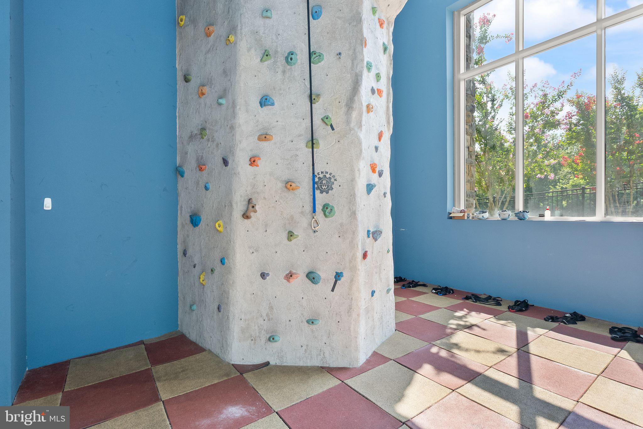 POTOMAC CLUB CONDOMINIUMS - Residential