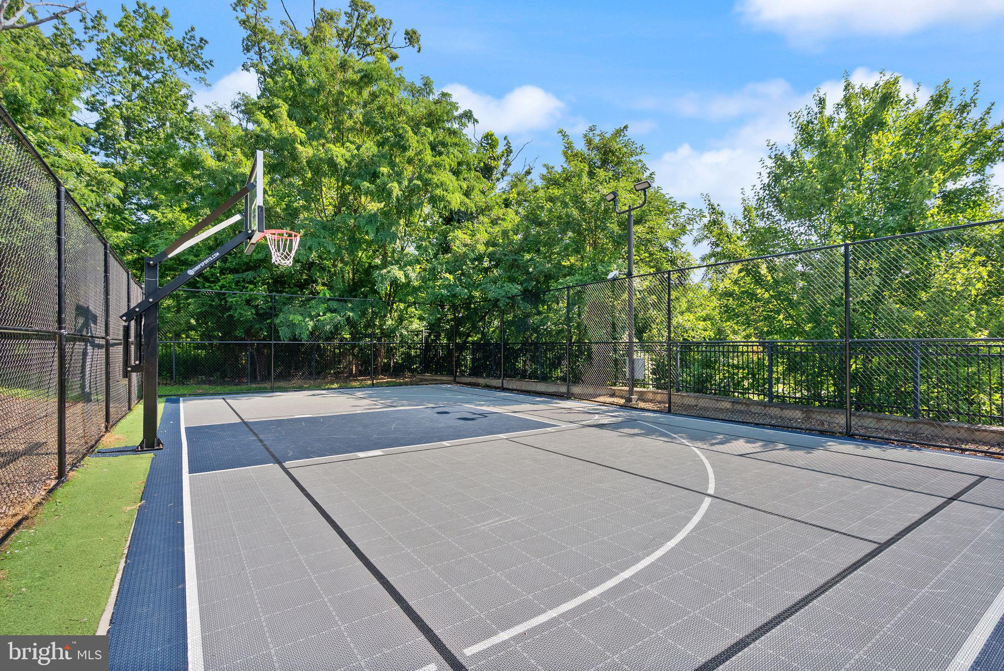 POTOMAC CLUB CONDOMINIUMS - Residential