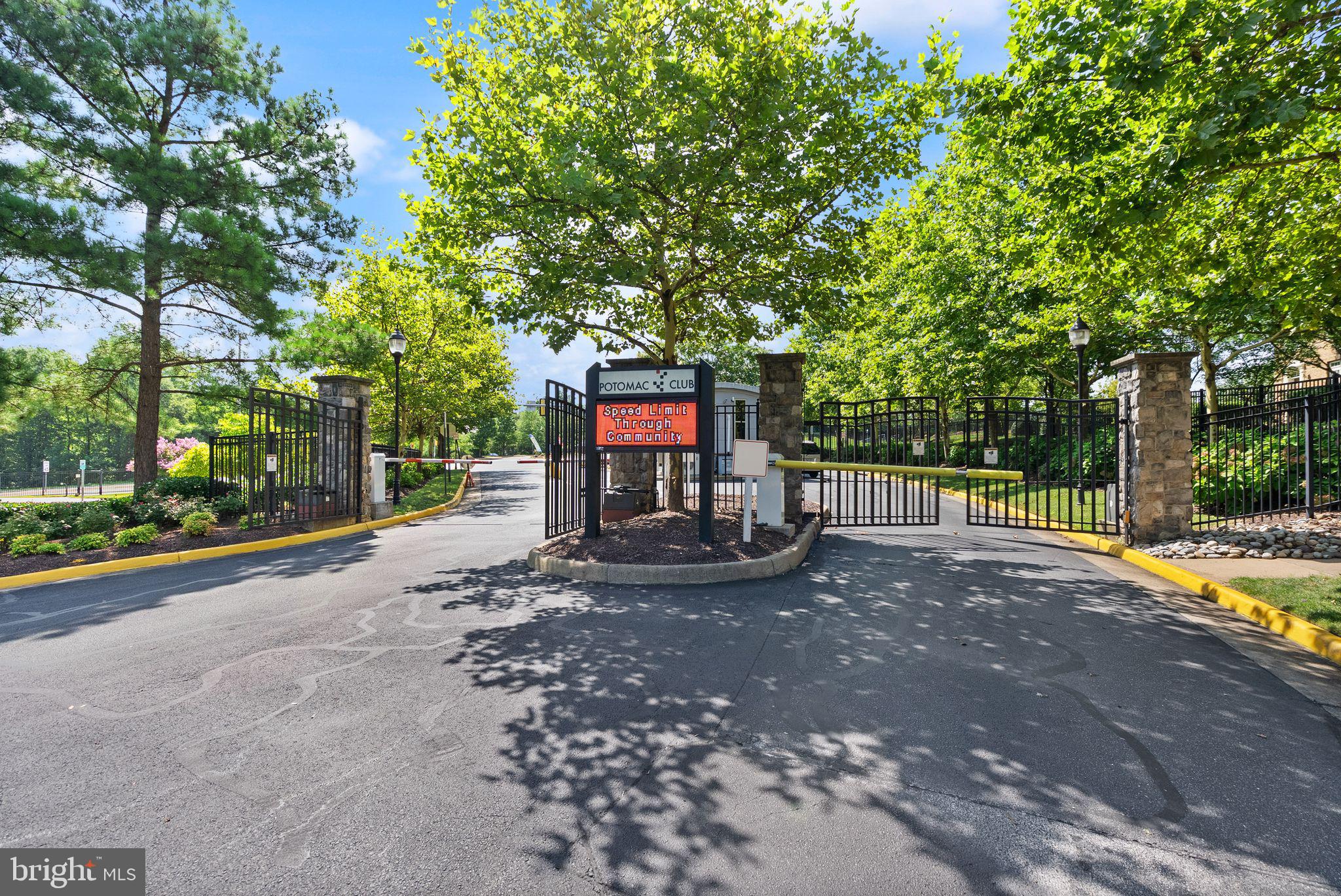 POTOMAC CLUB CONDOMINIUMS - Residential