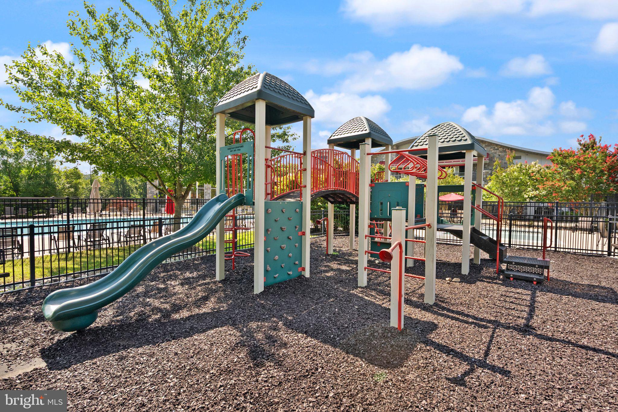 POTOMAC CLUB CONDOMINIUMS - Residential