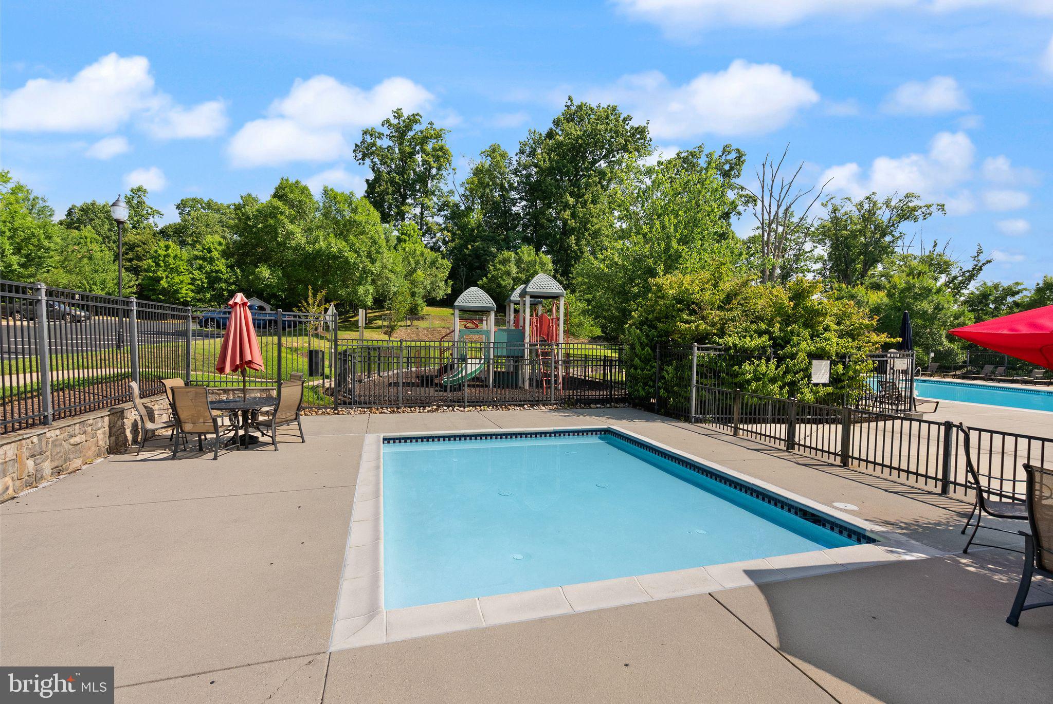 POTOMAC CLUB CONDOMINIUMS - Residential