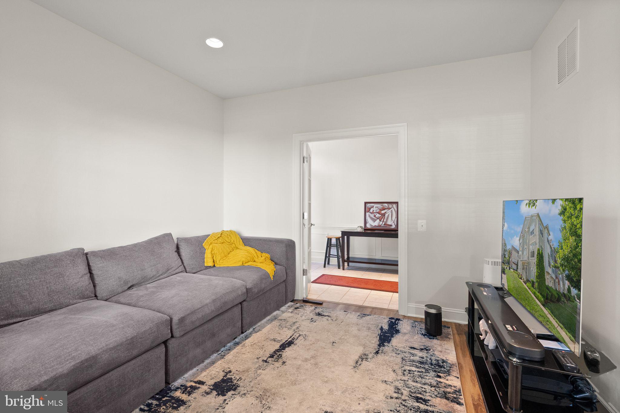 POTOMAC CLUB CONDOMINIUMS - Residential