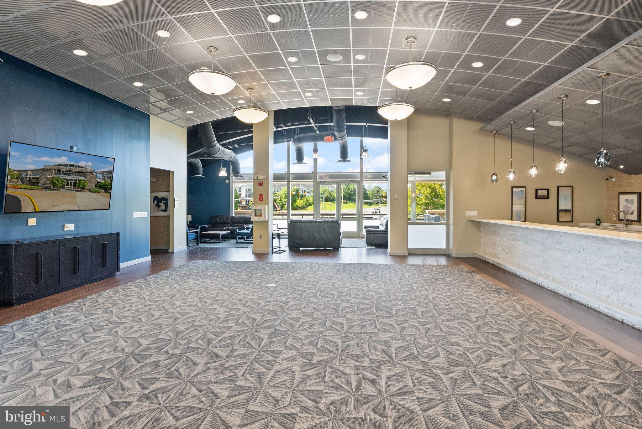 POTOMAC CLUB CONDOMINIUMS - Residential