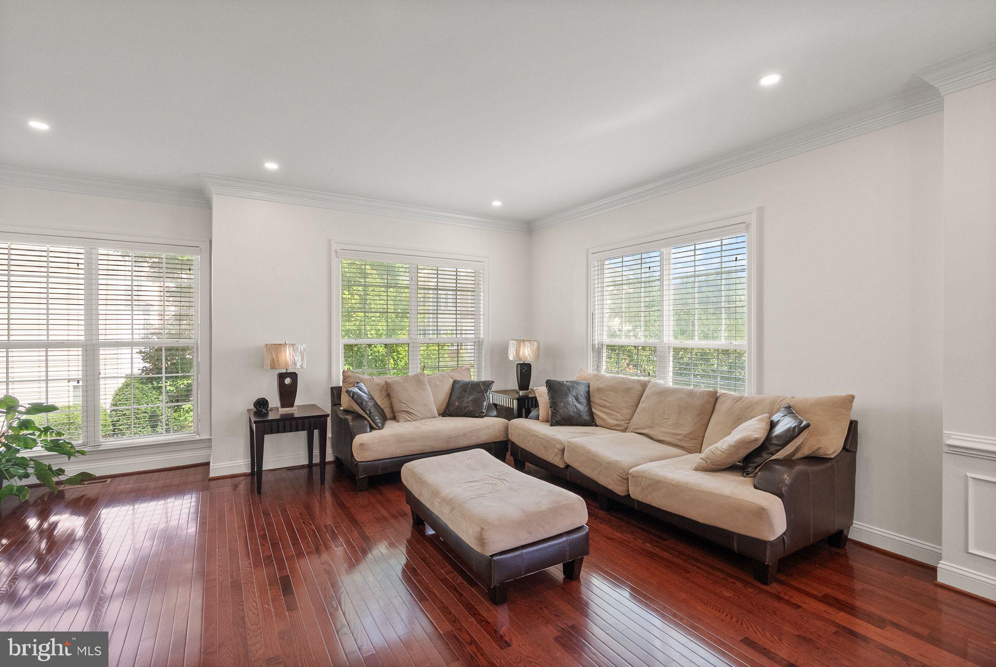 POTOMAC CLUB CONDOMINIUMS - Residential