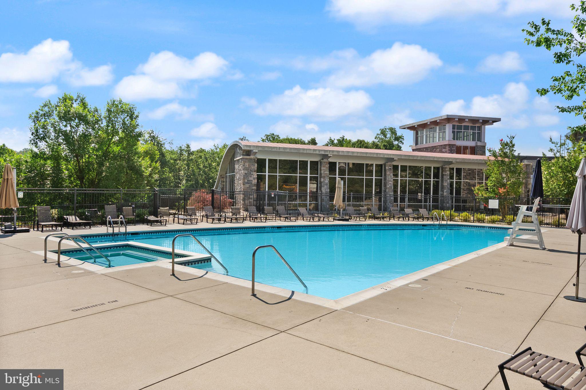 POTOMAC CLUB CONDOMINIUMS - Residential