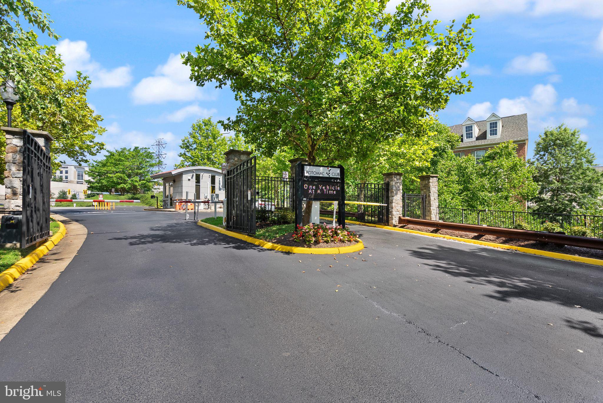 POTOMAC CLUB CONDOMINIUMS - Residential