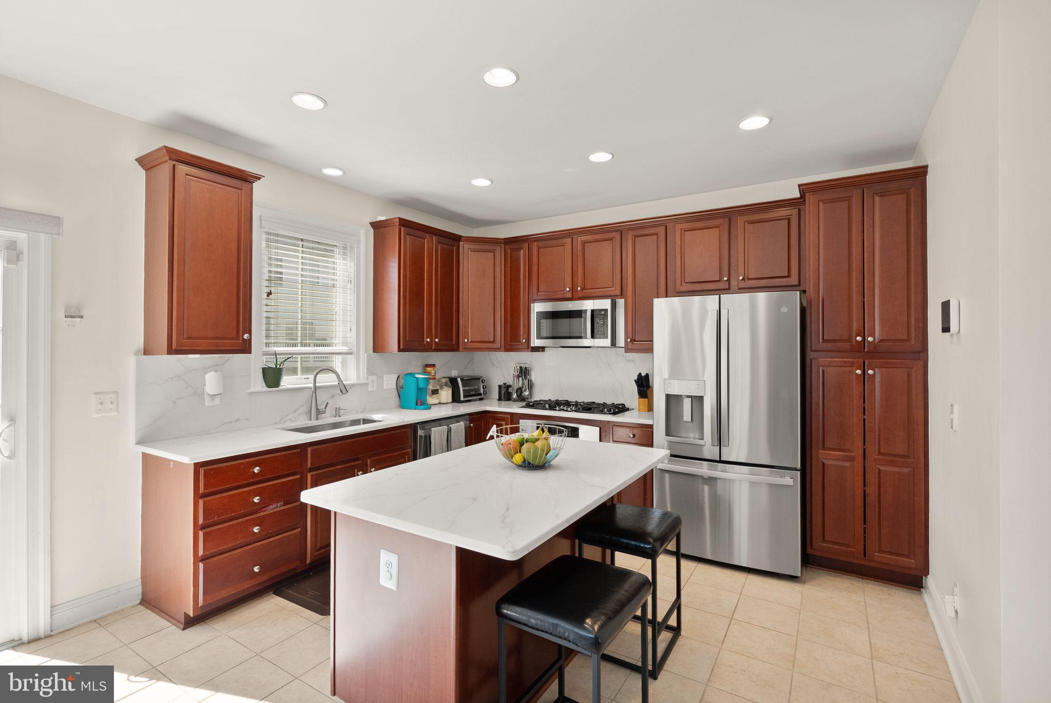 POTOMAC CLUB CONDOMINIUMS - Residential