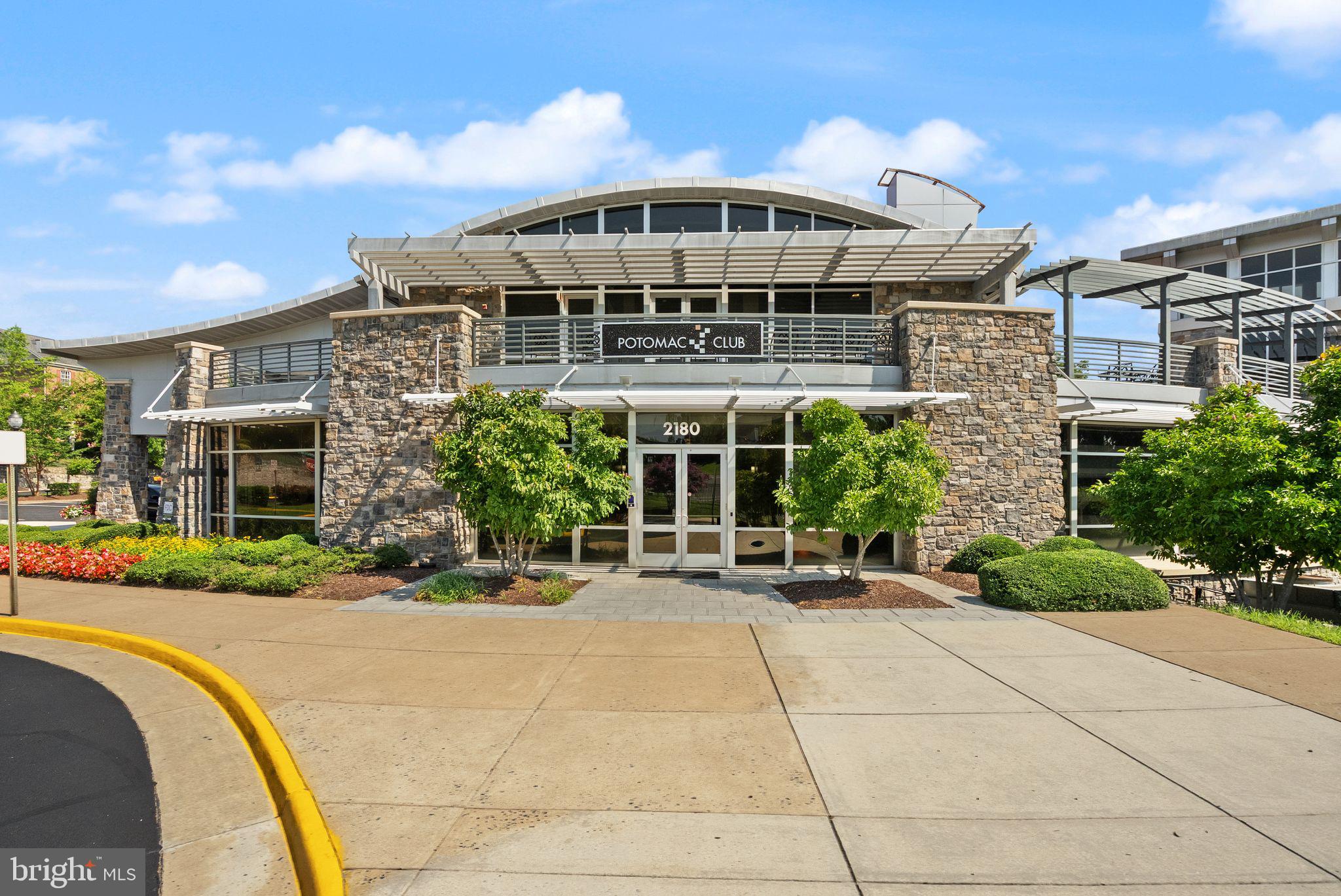 POTOMAC CLUB CONDOMINIUMS - Residential