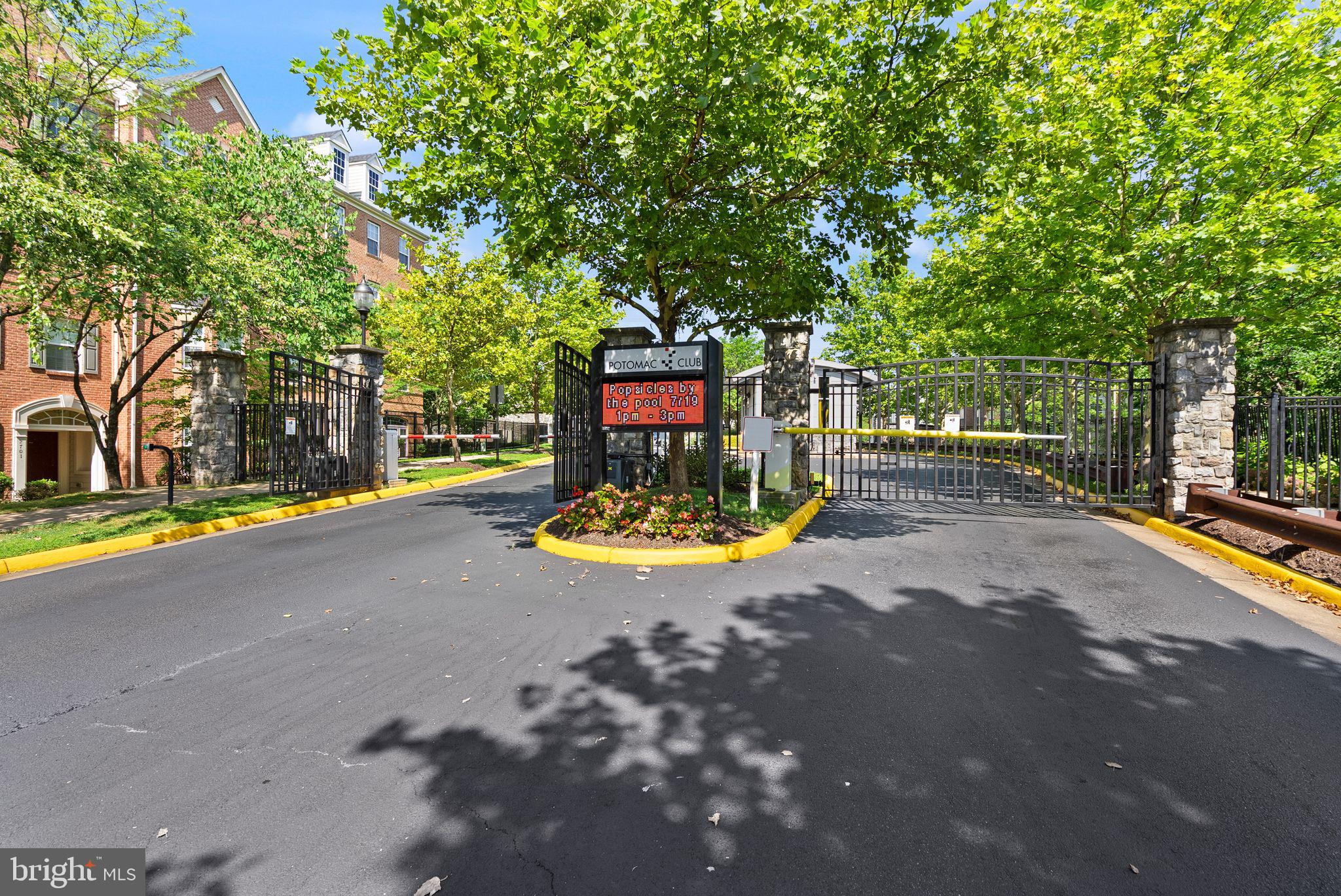 POTOMAC CLUB CONDOMINIUMS - Residential