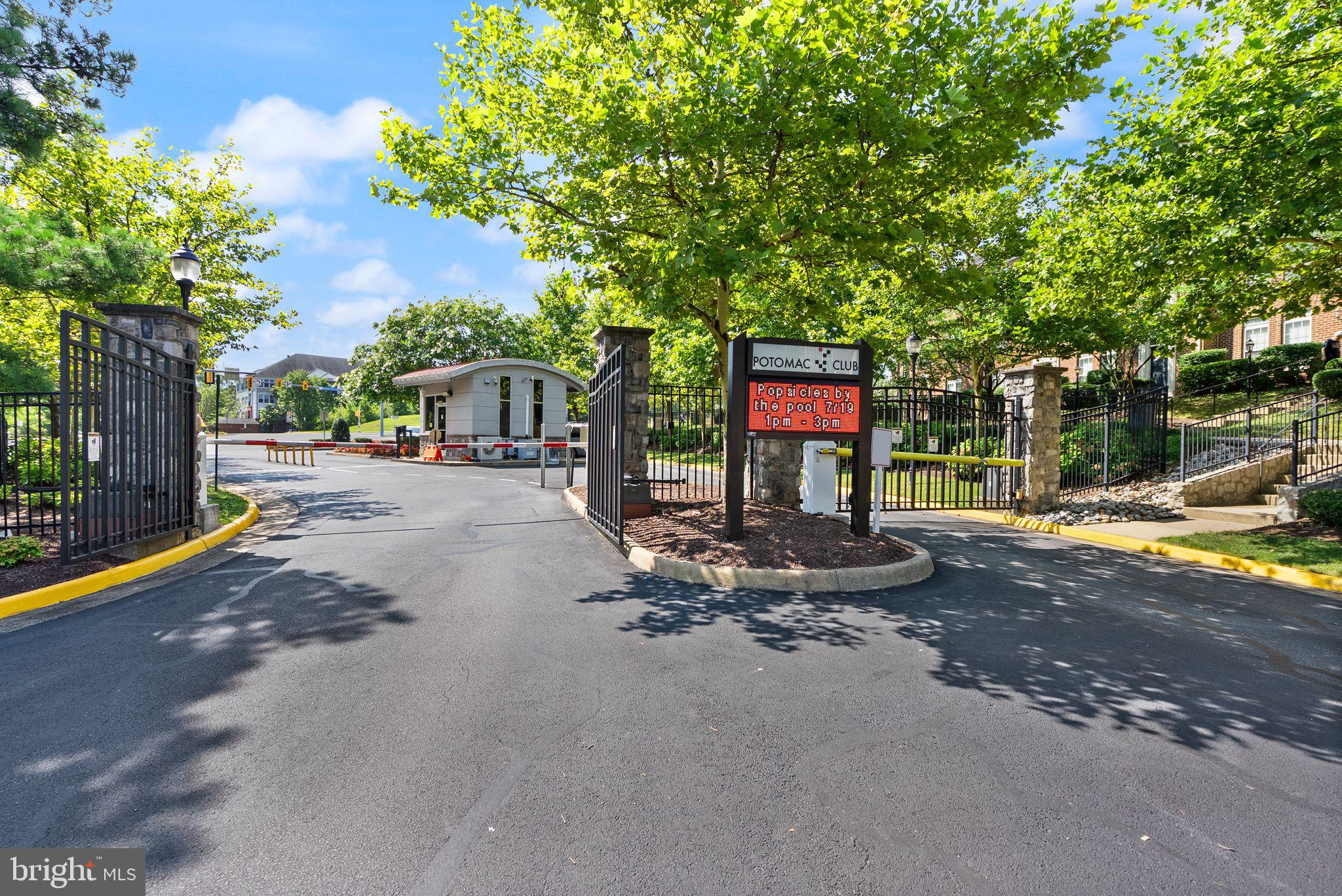 POTOMAC CLUB CONDOMINIUMS - Residential