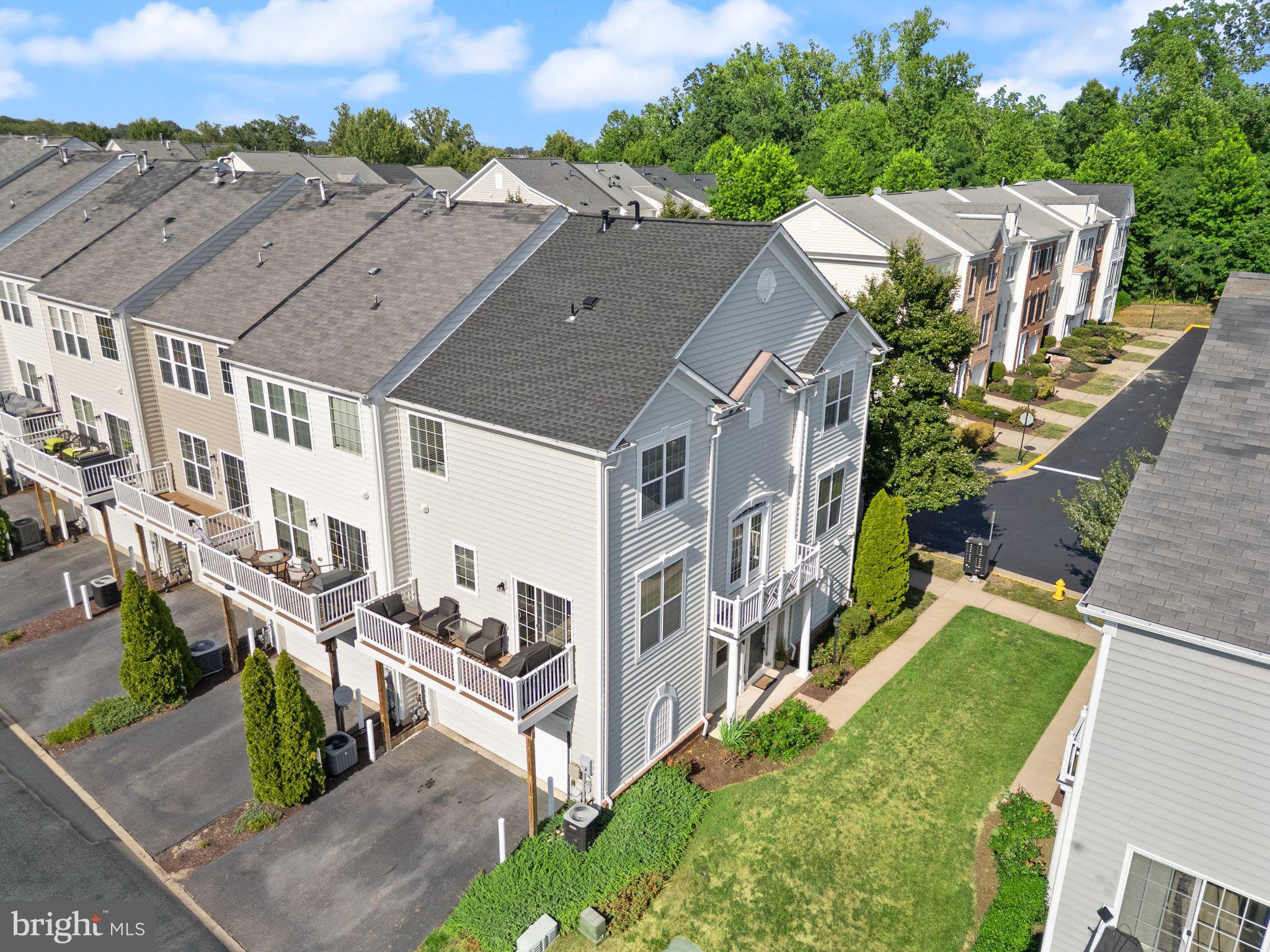 POTOMAC CLUB CONDOMINIUMS - Residential