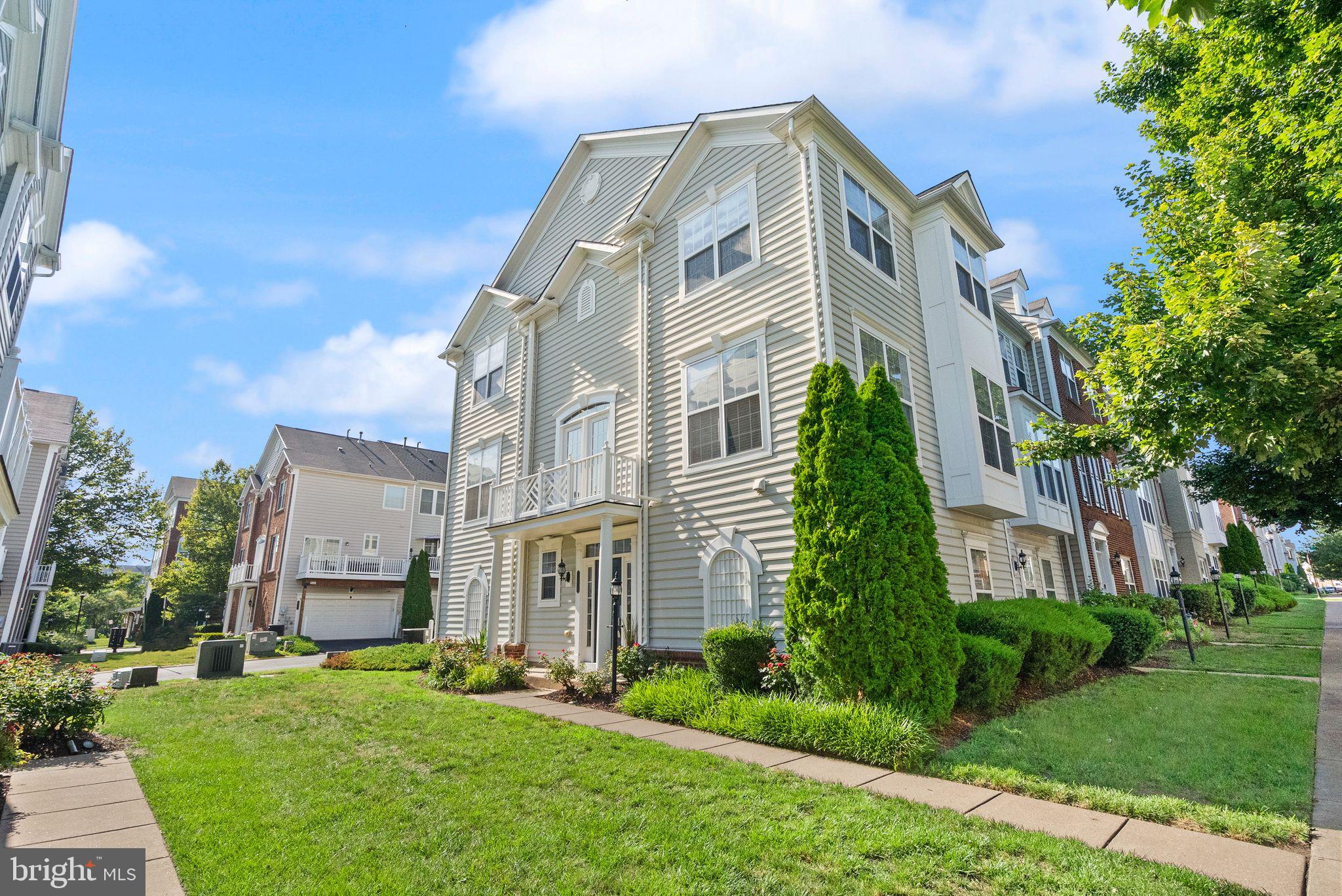 POTOMAC CLUB CONDOMINIUMS - Residential