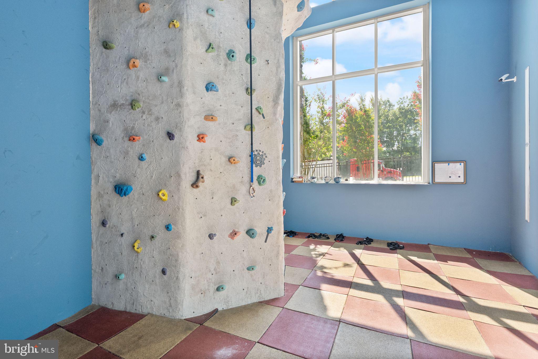 POTOMAC CLUB CONDOMINIUMS - Residential