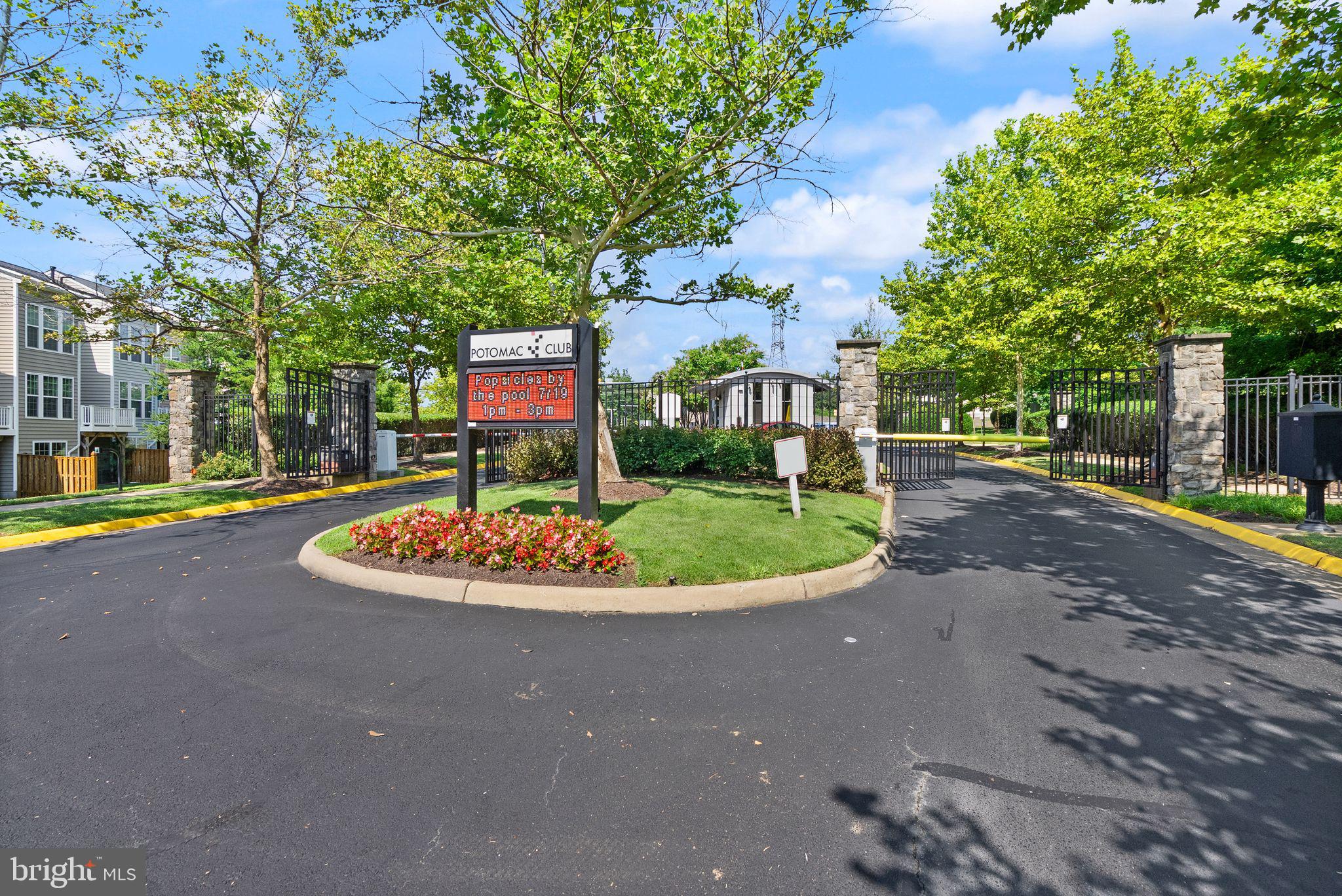 POTOMAC CLUB CONDOMINIUMS - Residential