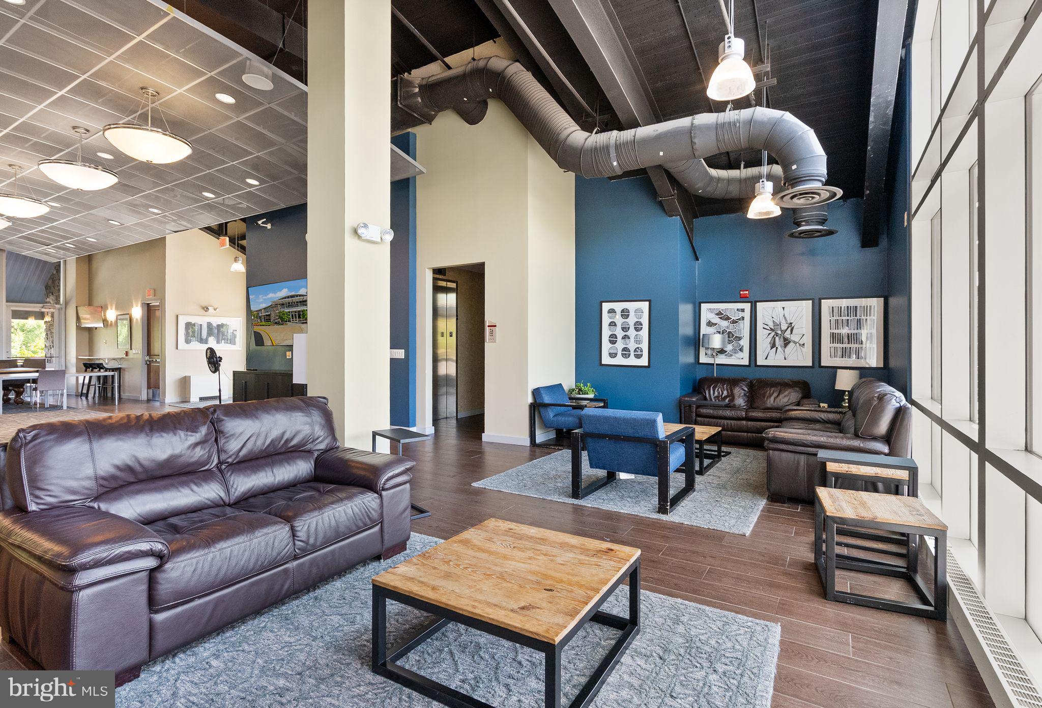 POTOMAC CLUB CONDOMINIUMS - Residential