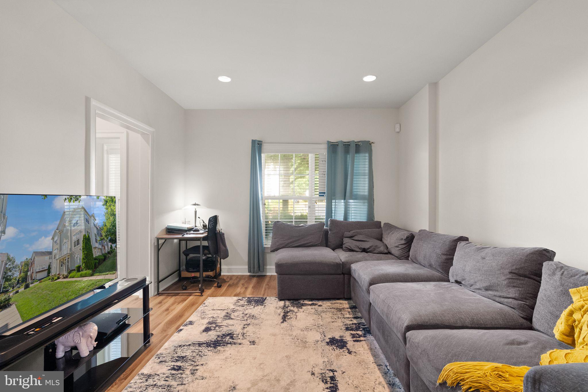 POTOMAC CLUB CONDOMINIUMS - Residential