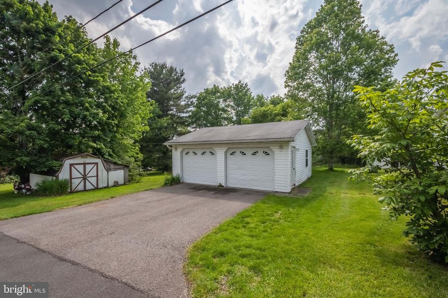 Offering six town lots with an existing garage near the heart of downtown Oakland.  If you are looking to build a home close to schools, shopping, dining, hospital, and more, this is your spot!