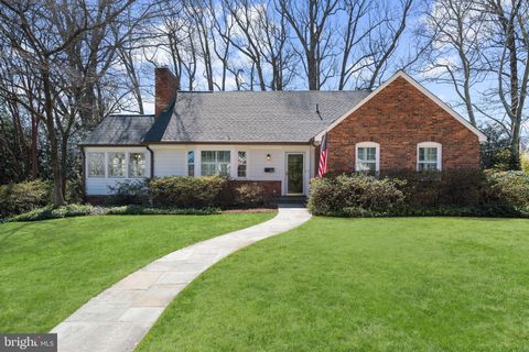 Photo of 5112 Scarsdale Road, BETHESDA, MD 20816 (MLS # MDMC2225816)