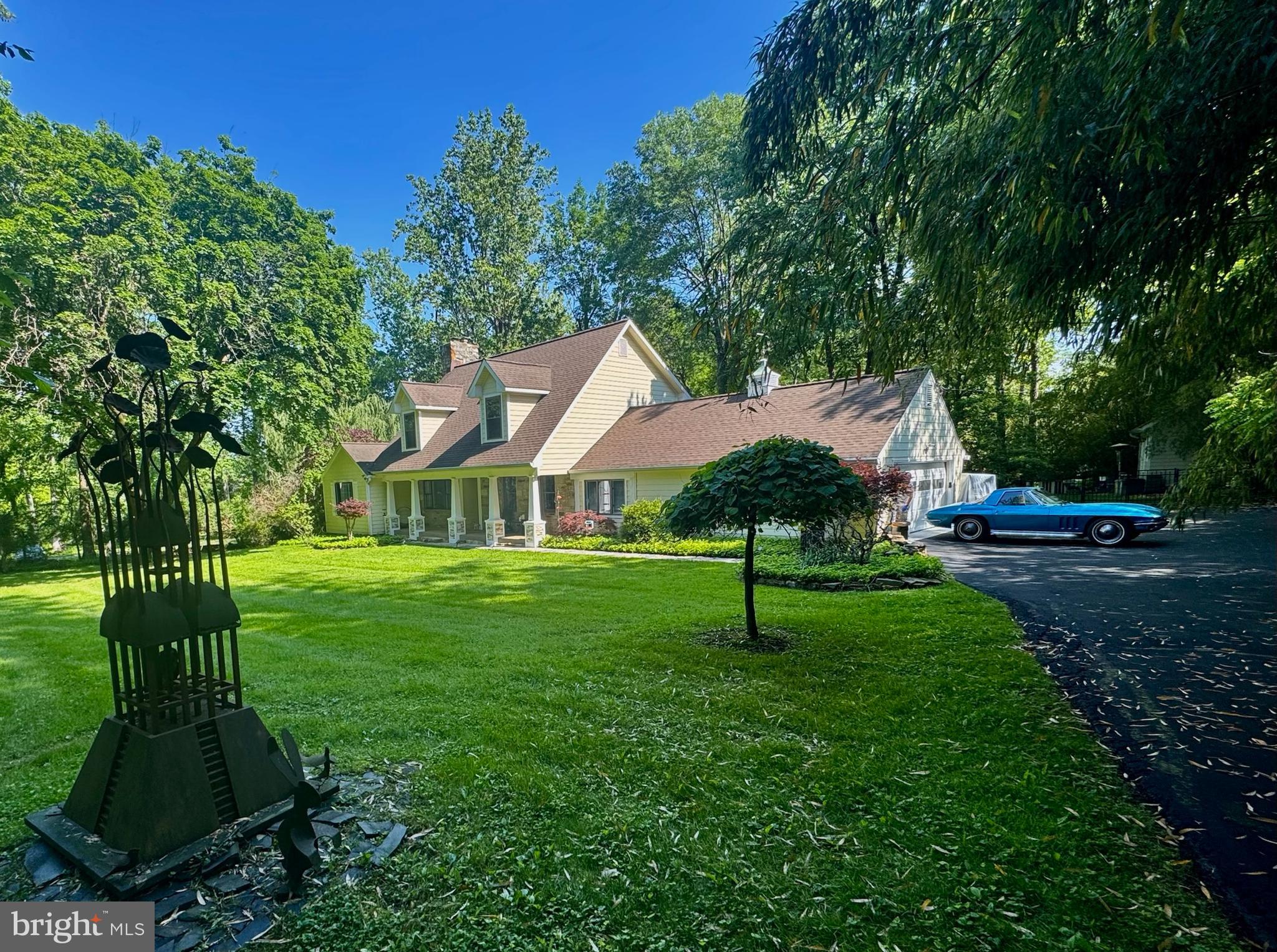 712 E SEMINARY AVENUE E