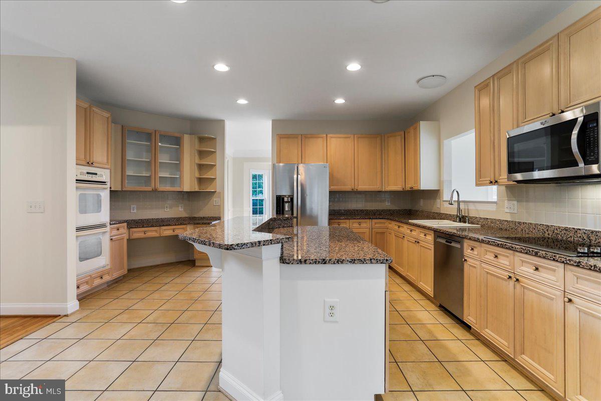 RIVERSIDE ON THE POTOMAC - Residential