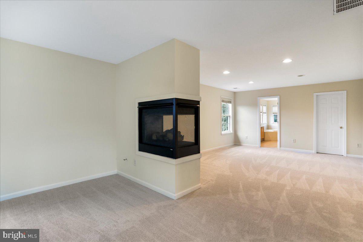 RIVERSIDE ON THE POTOMAC - Residential