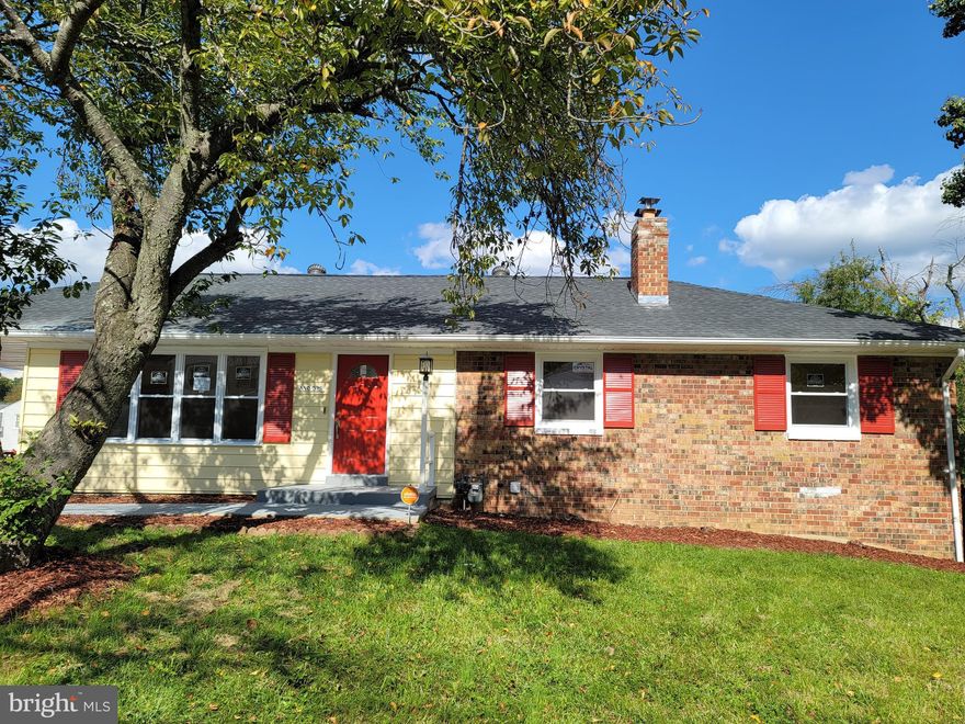 Beautiful Corner Lot...LOTS OF UPGRADE...New Roof, New Windows, New HVAC, Completely renovated Kitchen with New cabinets. New Appliances and Quartz countertop. All 3.5 bathroom completely renovated with shower tower. New luxury laminated basement Floor.  Walk out Basement with Rec room -fireplace. Basement Bedroom Suite with attached Bathroom and walk-in closet.  New Washer Dryer!! Don't MISS